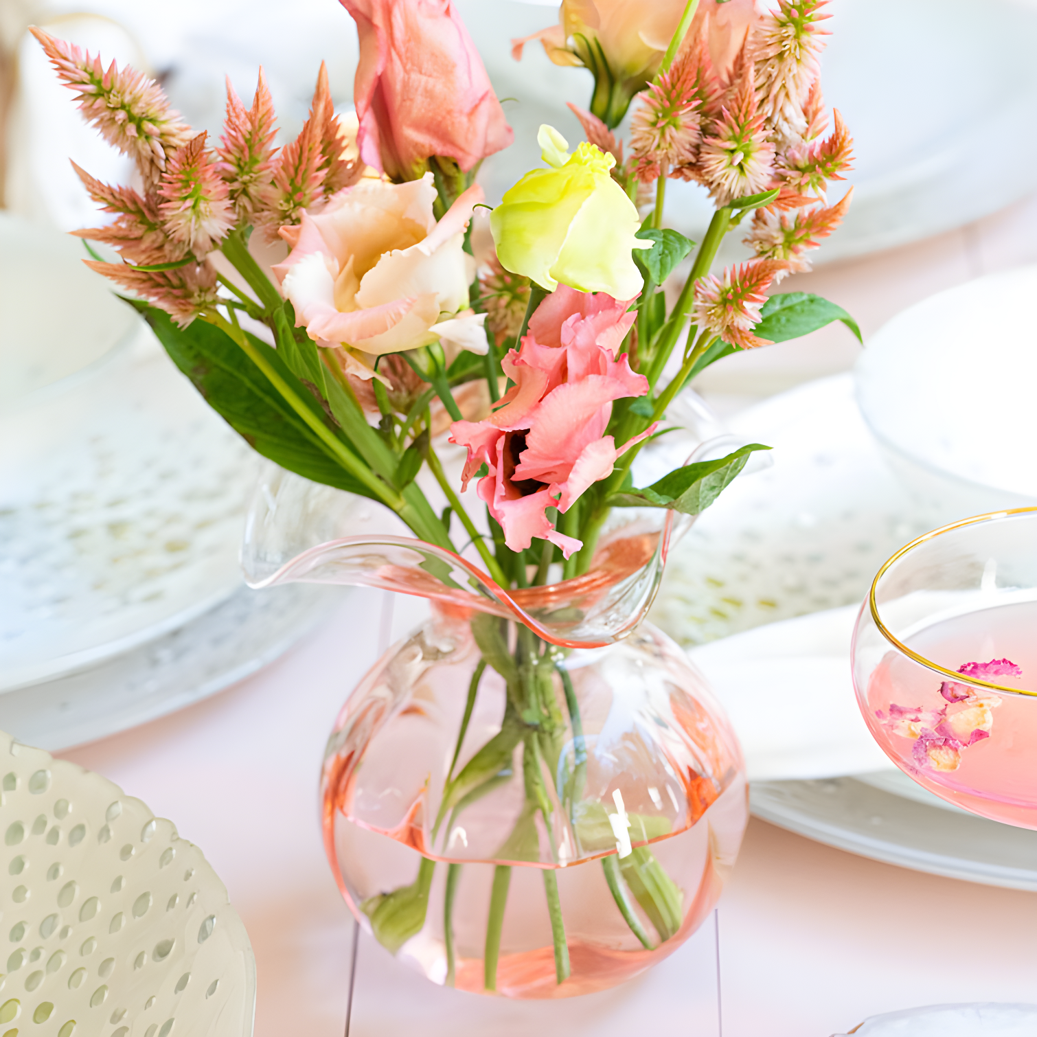 VIETRI Hibiscus Handmade Glass Table Vase