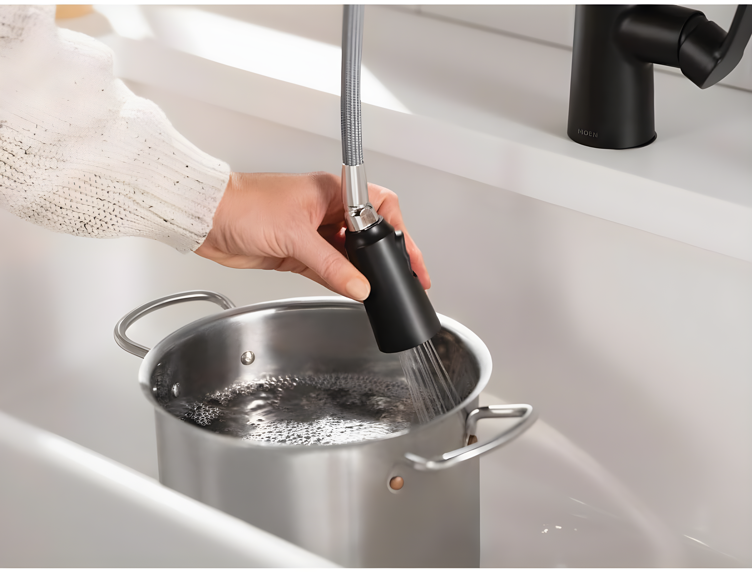 Moen Edwyn 87028BL Matte Black 1-Handle Deck-Mount Pull-Down Handle Kitchen Faucet (Deck Plate Included)