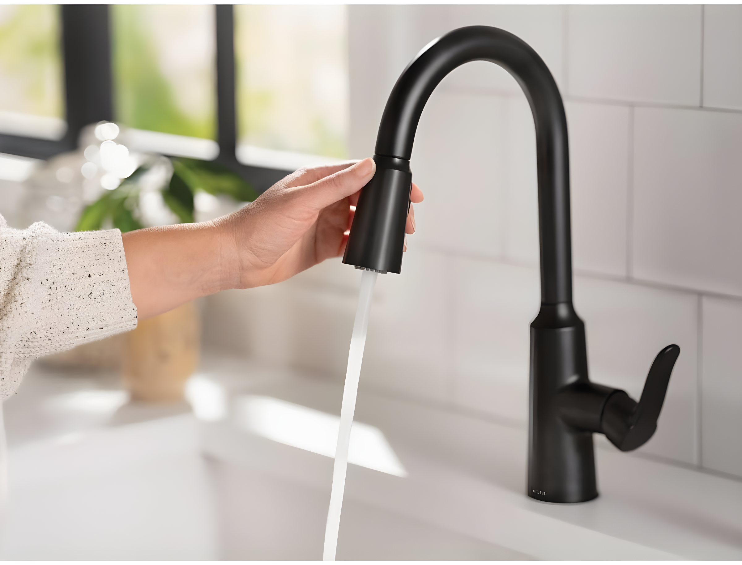 Moen Edwyn 87028BL Matte Black 1-Handle Deck-Mount Pull-Down Handle Kitchen Faucet (Deck Plate Included)