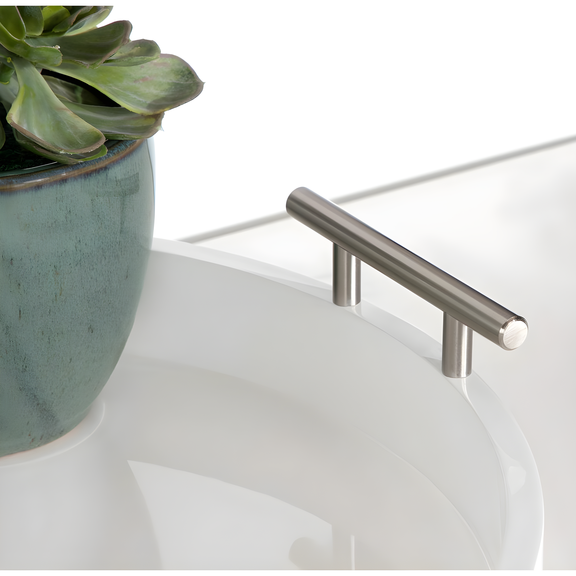 Kate and Laurel Lipton Tray, 15.5" Diameter, White and Silver