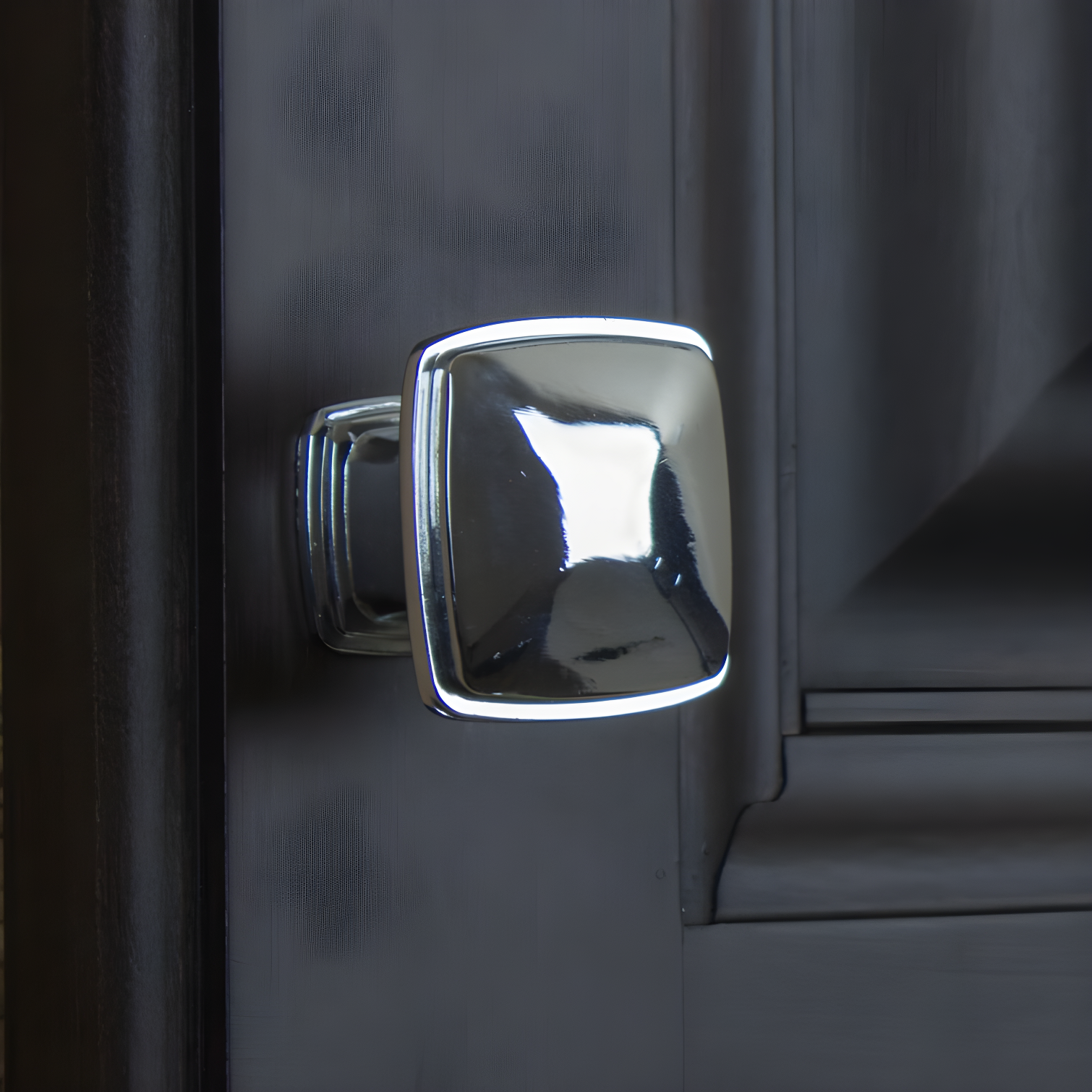 Deco 1 1/4" Length Square Knob