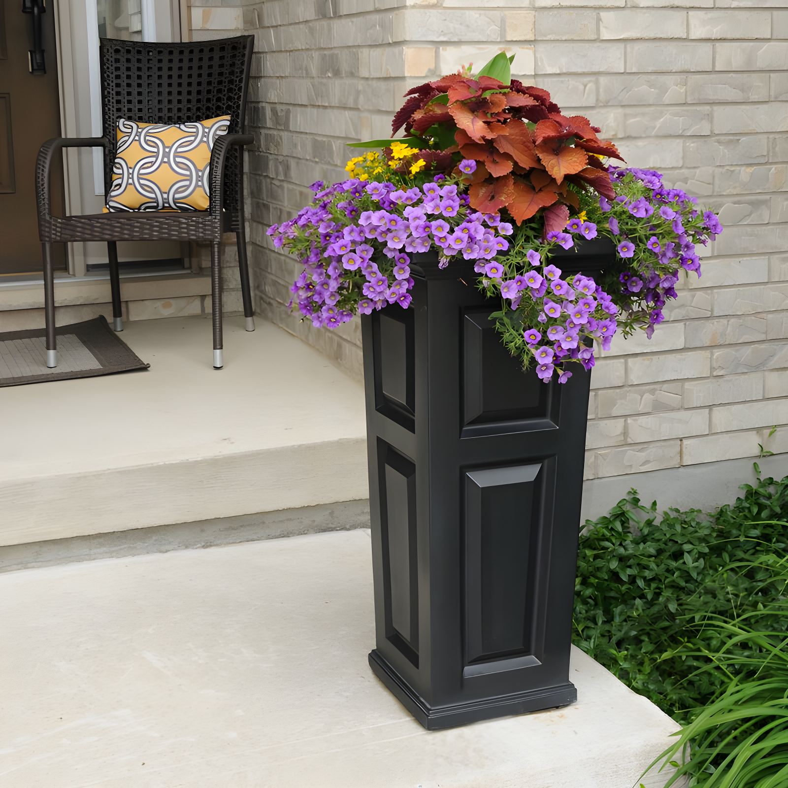 Mayne Inc. Nantucket Pot Planter