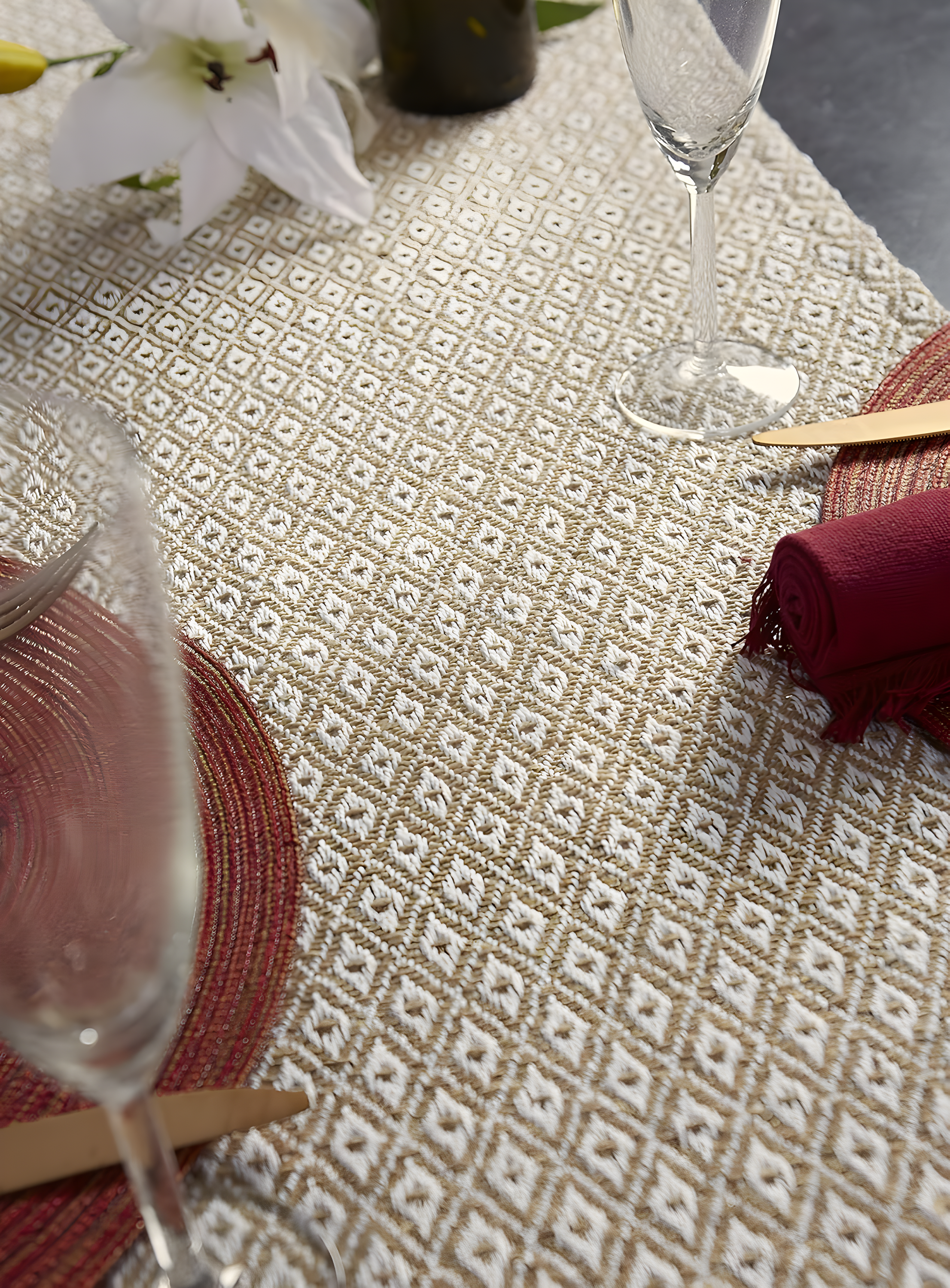 Design Imports  Mini Diamond Jacquard Fringe Table Runner, Stone, 15X72"