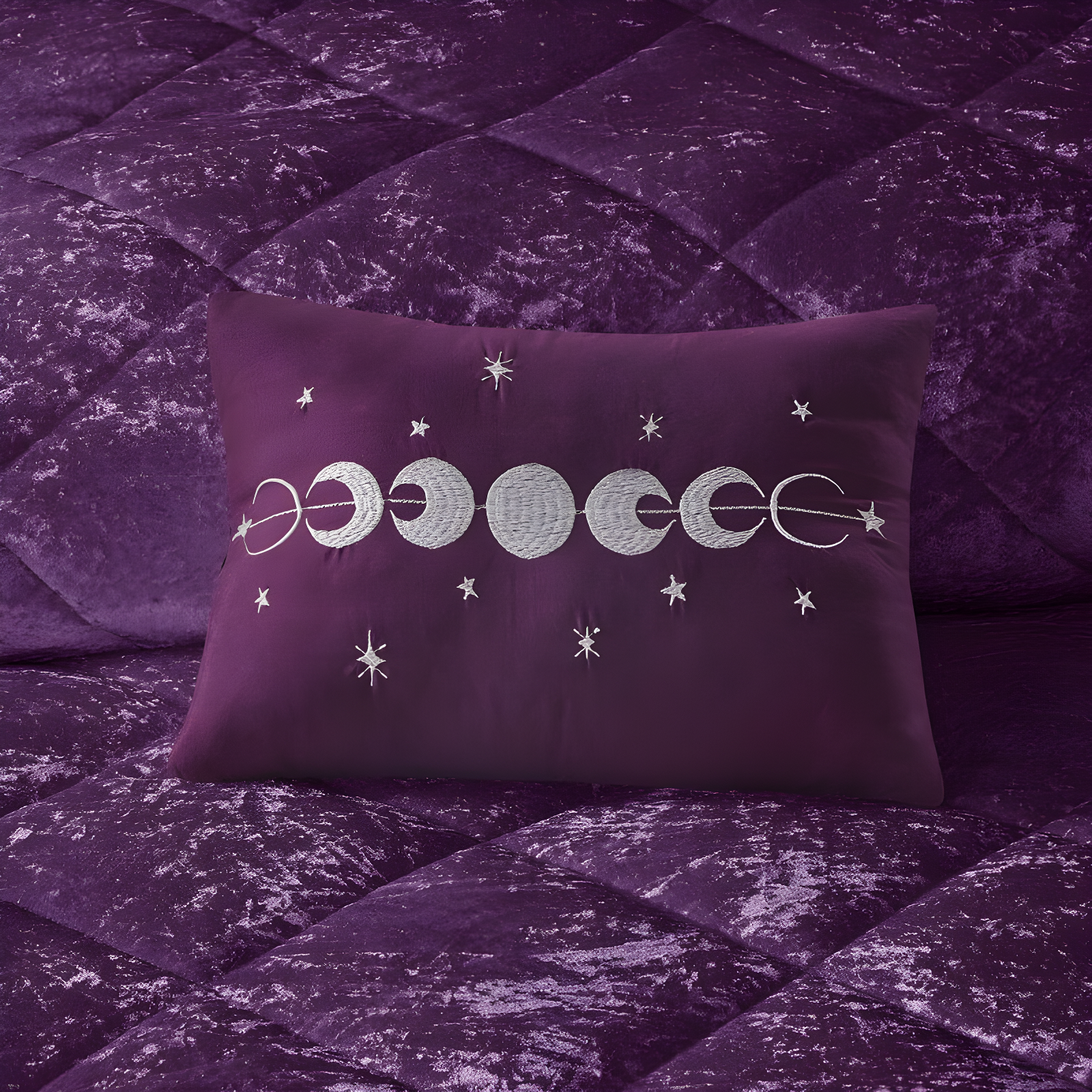 Intelligent Design Felicia Crushed Velvet Comforter Set with Throw Pillow