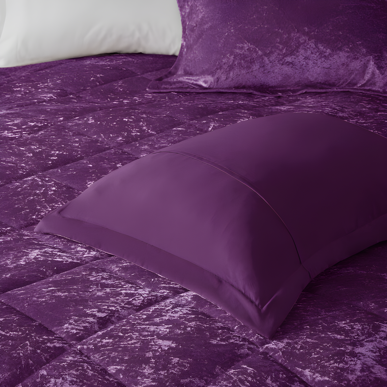 Intelligent Design Felicia Crushed Velvet Comforter Set with Throw Pillow