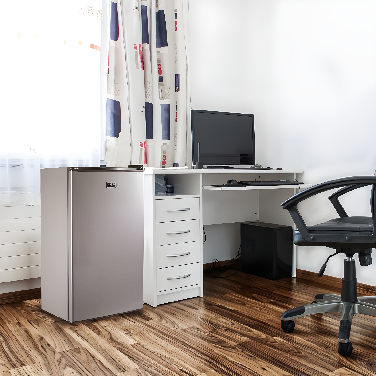 BLACK+DECKER 3.2 cu. ft. Freestanding Mini Fridge with Freezer