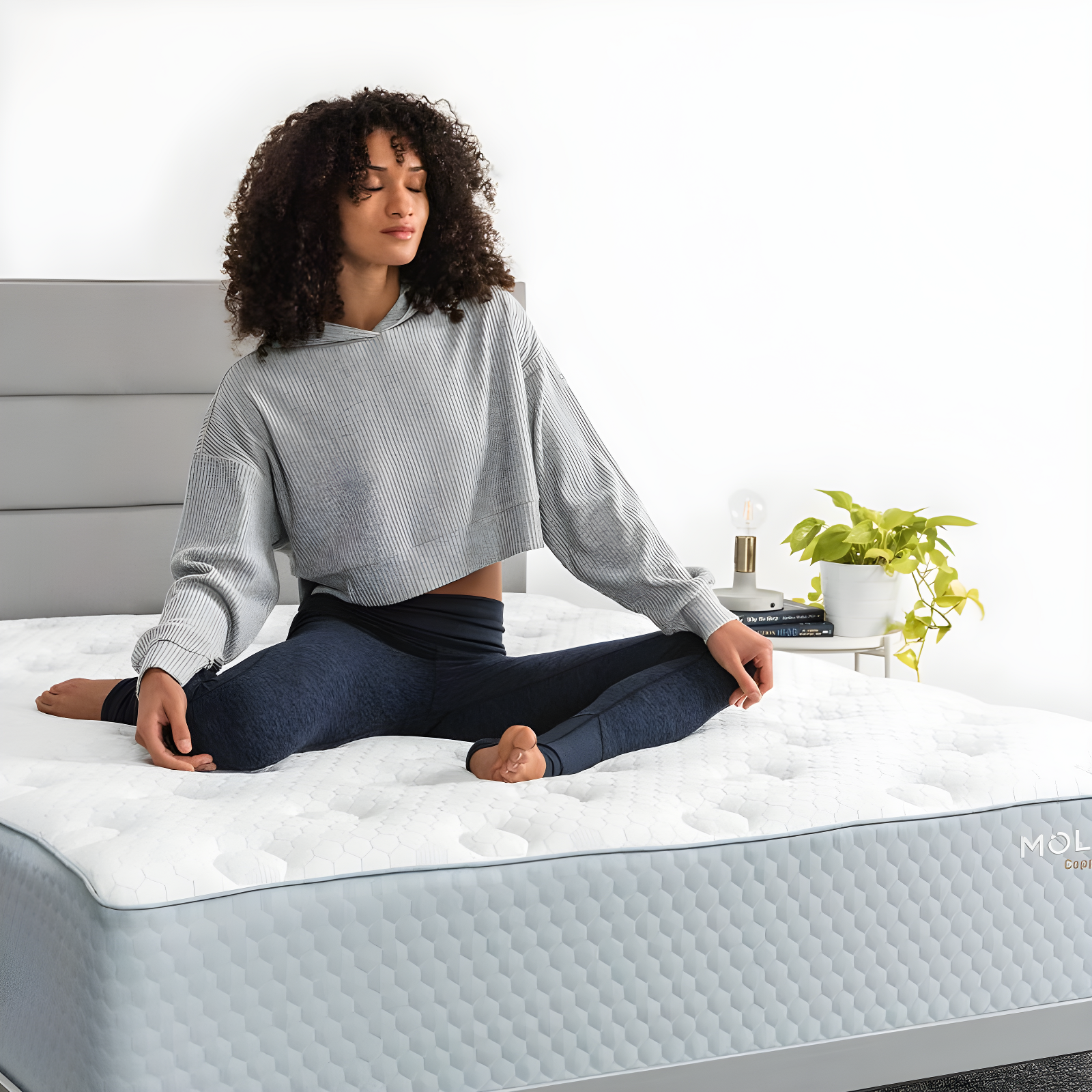 MOLECULE MOLECULE CopperWELL 13" Hybrid Cooling Gel Memory Foam and Encased Coil Medium Firm Mattress