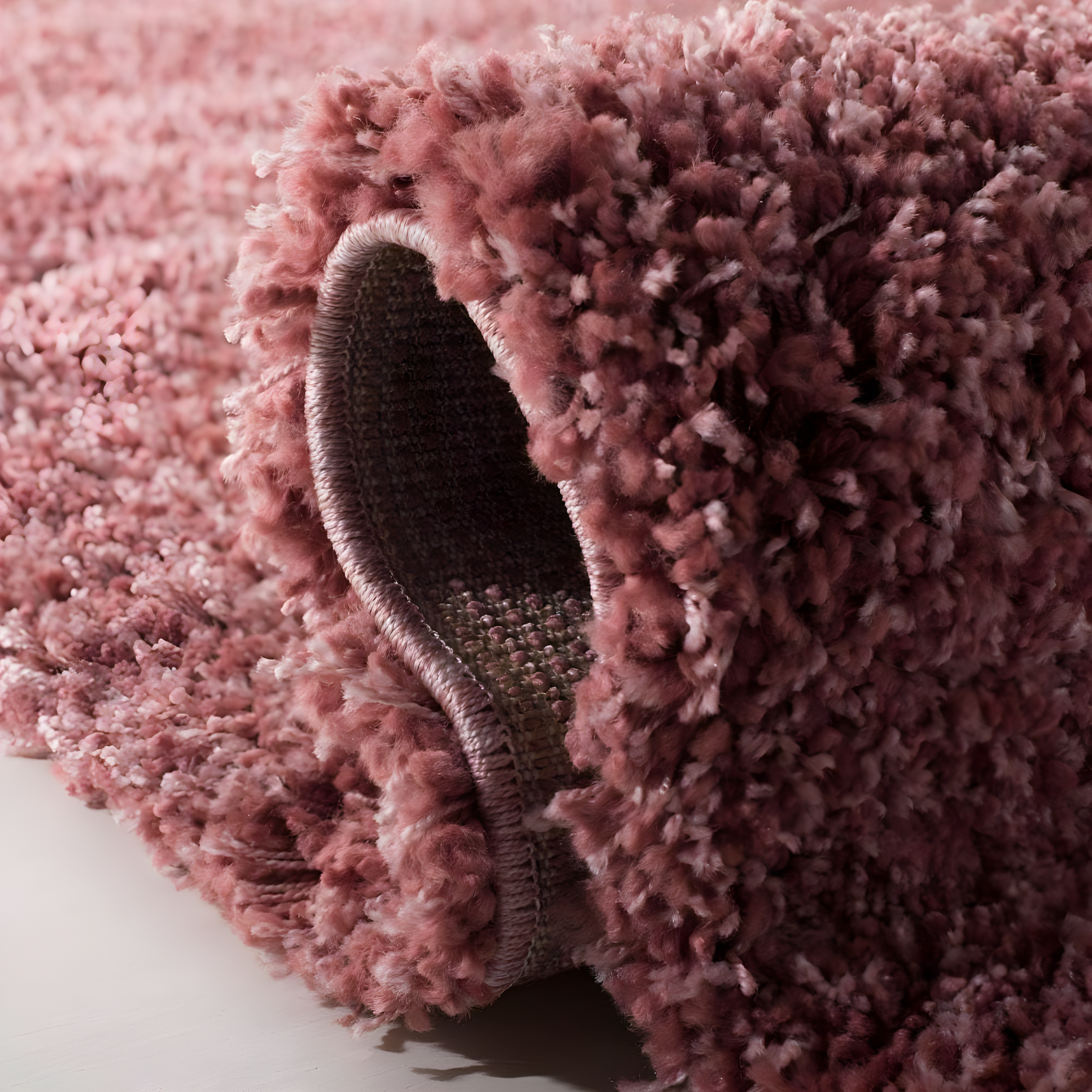 Shag SG151 Power Loomed Accent Rug - Rose - 2'3"x5' - Safavieh.