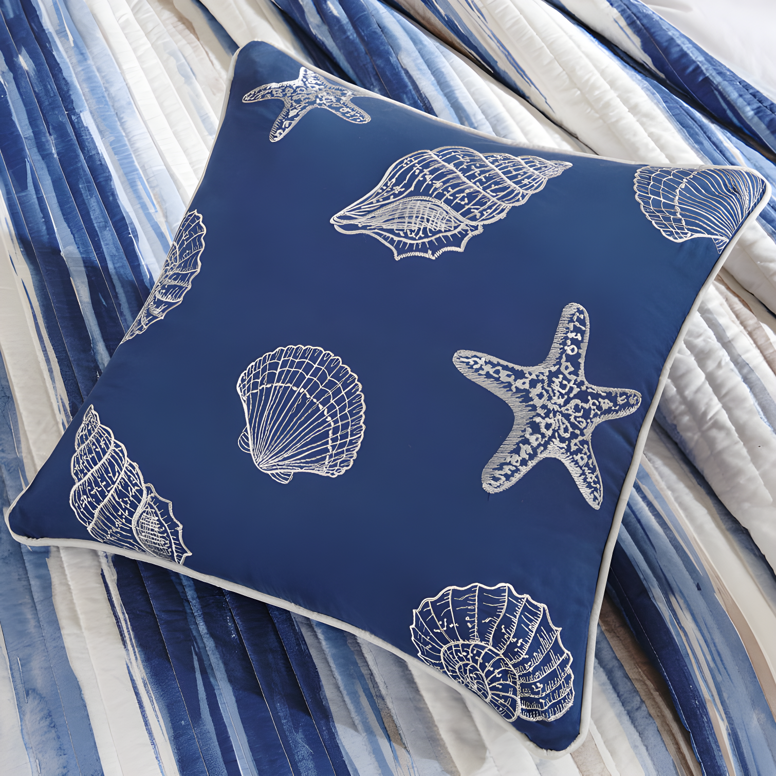 Madison Park Marina 6 Piece Printed Quilt Set with Throw Pillows