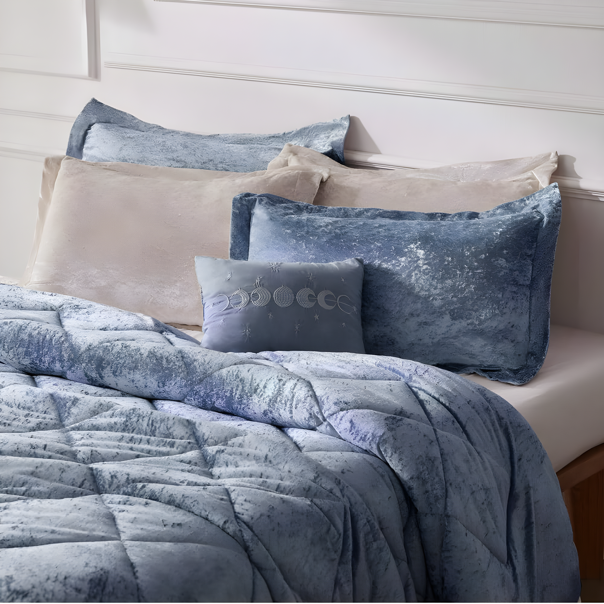Felicia Crushed Velvet Comforter Set with Throw Pillow