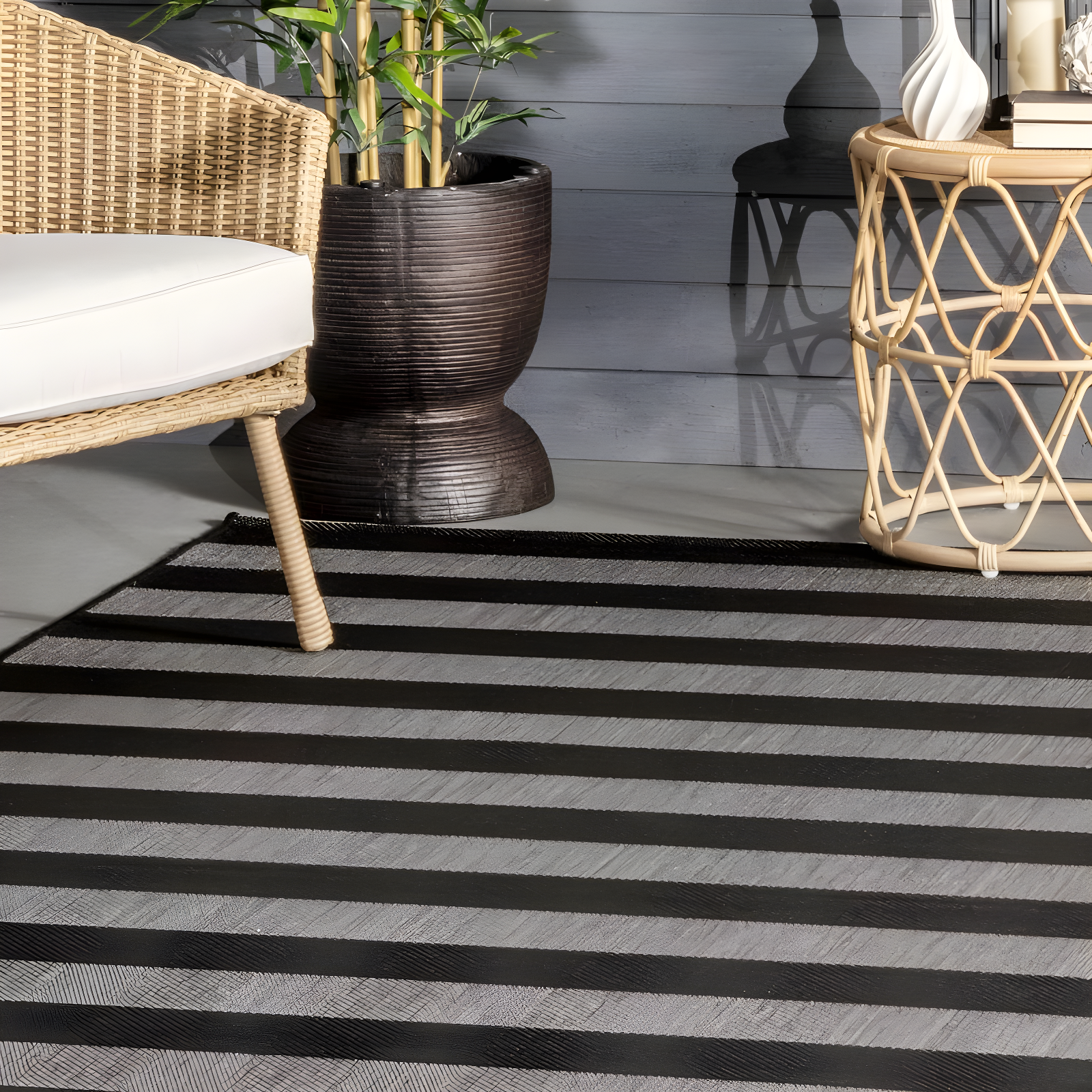 Nuloom Alexis Striped 4x6 Indoor/Outdoor Area Rug for Living Room Patio Deck Front Porch Kitchen, Black/Light Grey