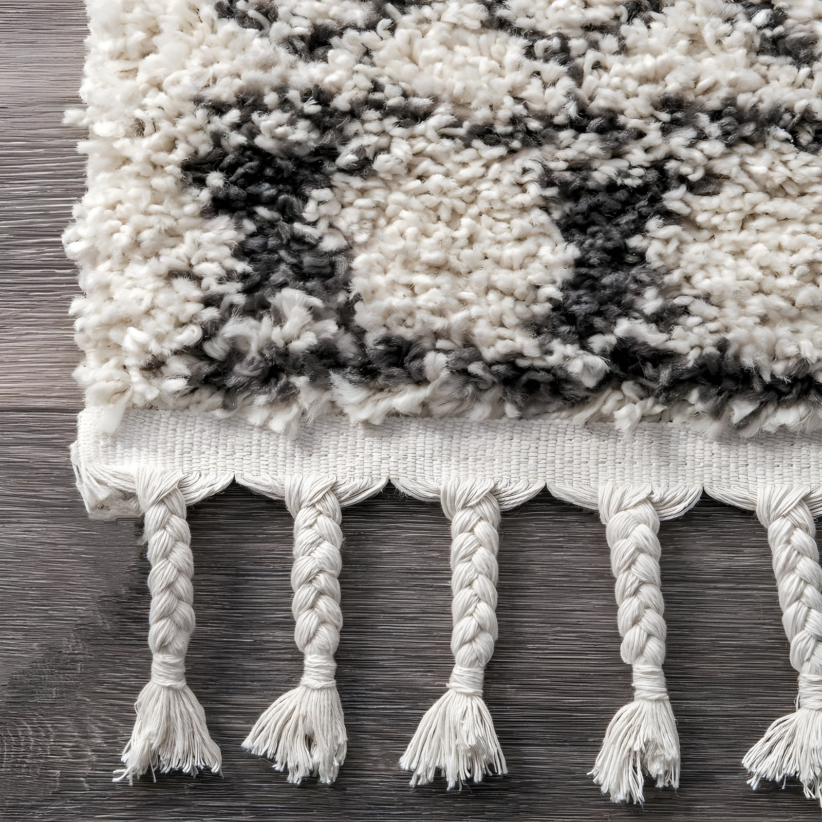 Nuloom Vasiliki Geometric 4x6 Shag Indoor Area Rug for Living Room Bedroom Dining Room Nursery, Off White/Charcoal