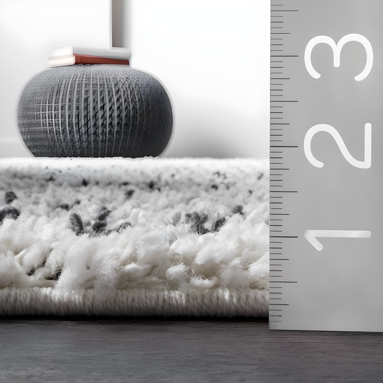 Nuloom Vasiliki Geometric 4x6 Shag Indoor Area Rug for Living Room Bedroom Dining Room Nursery, Off White/Charcoal
