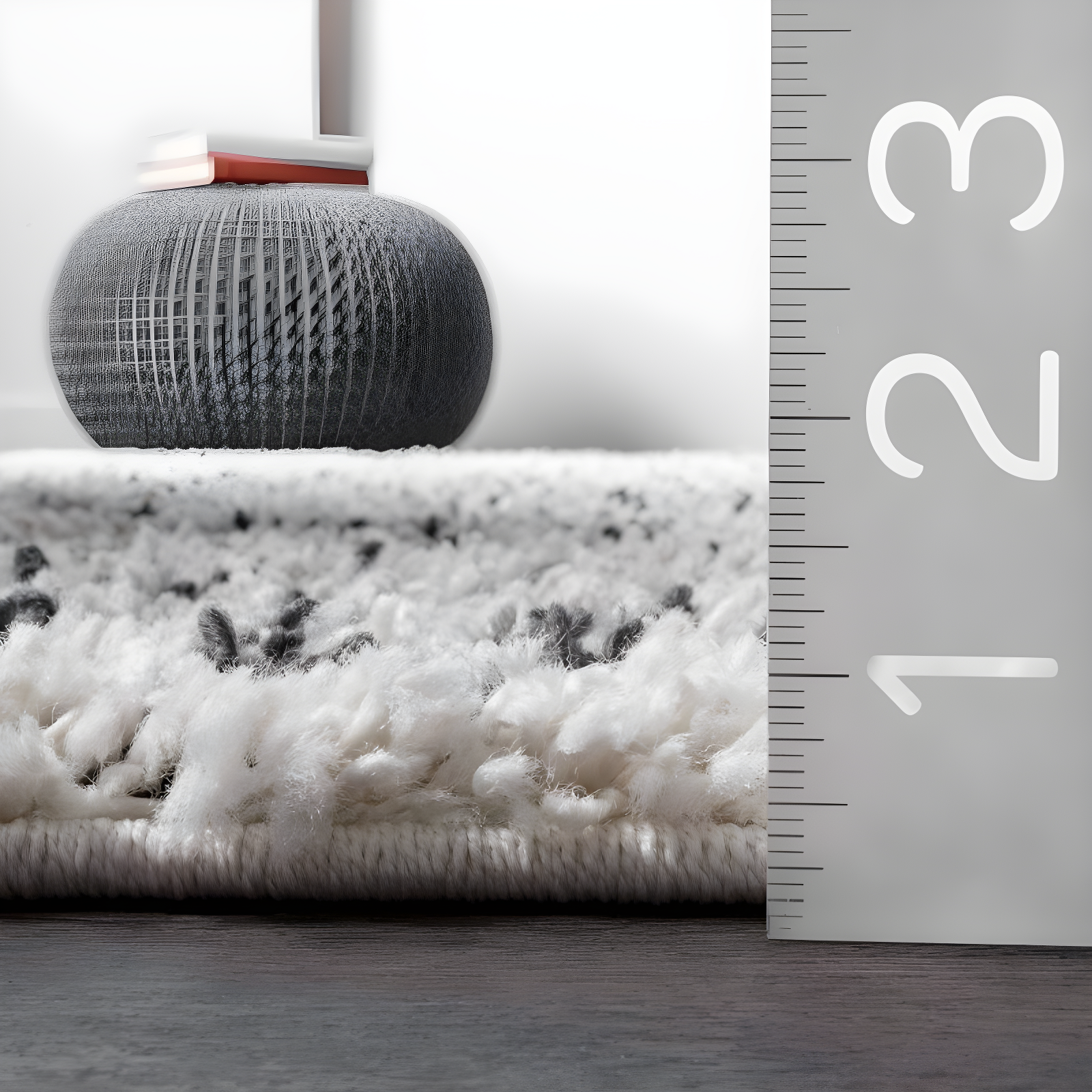 Nuloom Vasiliki Geometric 4x6 Shag Indoor Area Rug for Living Room Bedroom Dining Room Nursery, Off White/Charcoal