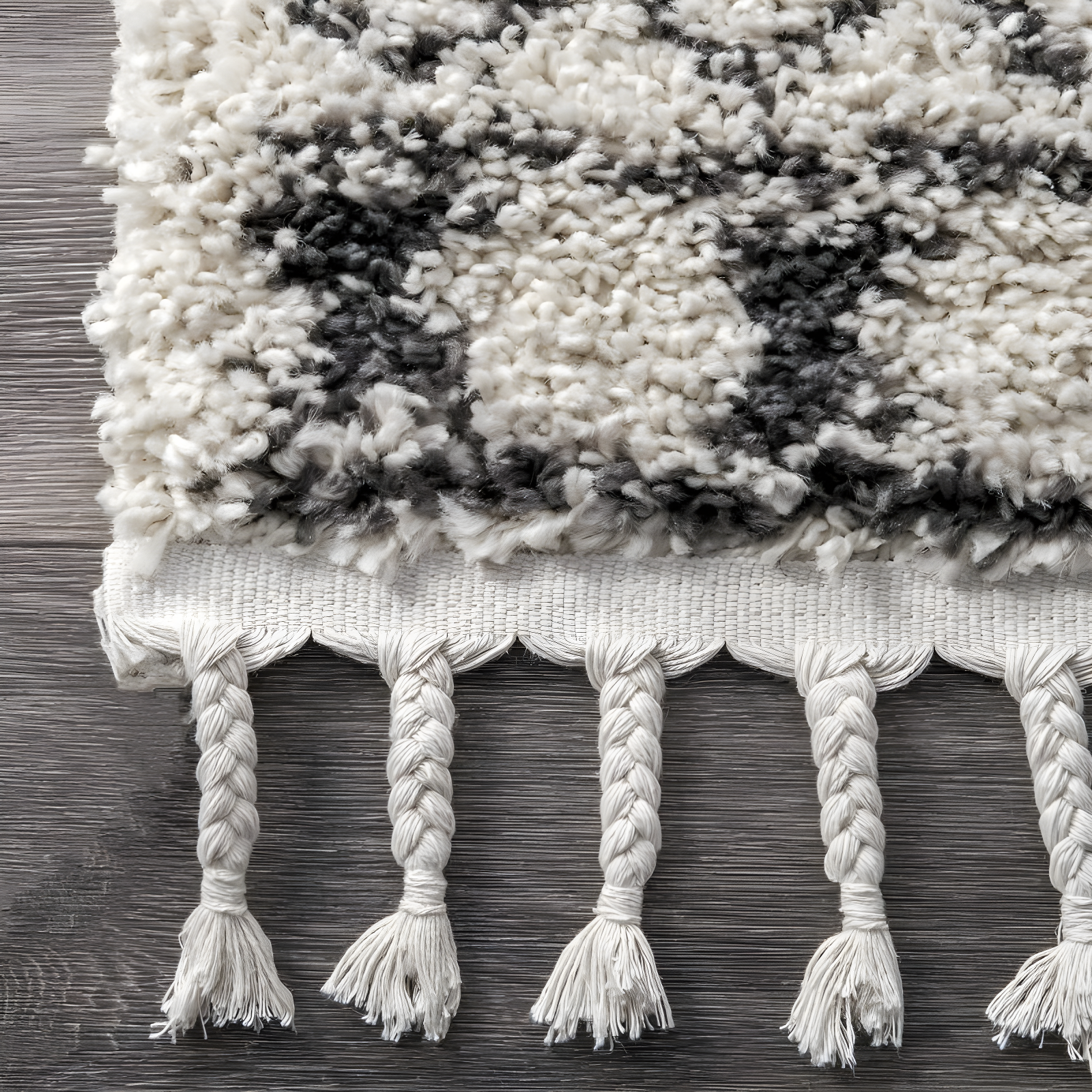 Nuloom Vasiliki Geometric 4x6 Shag Indoor Area Rug for Living Room Bedroom Dining Room Nursery, Off White/Charcoal