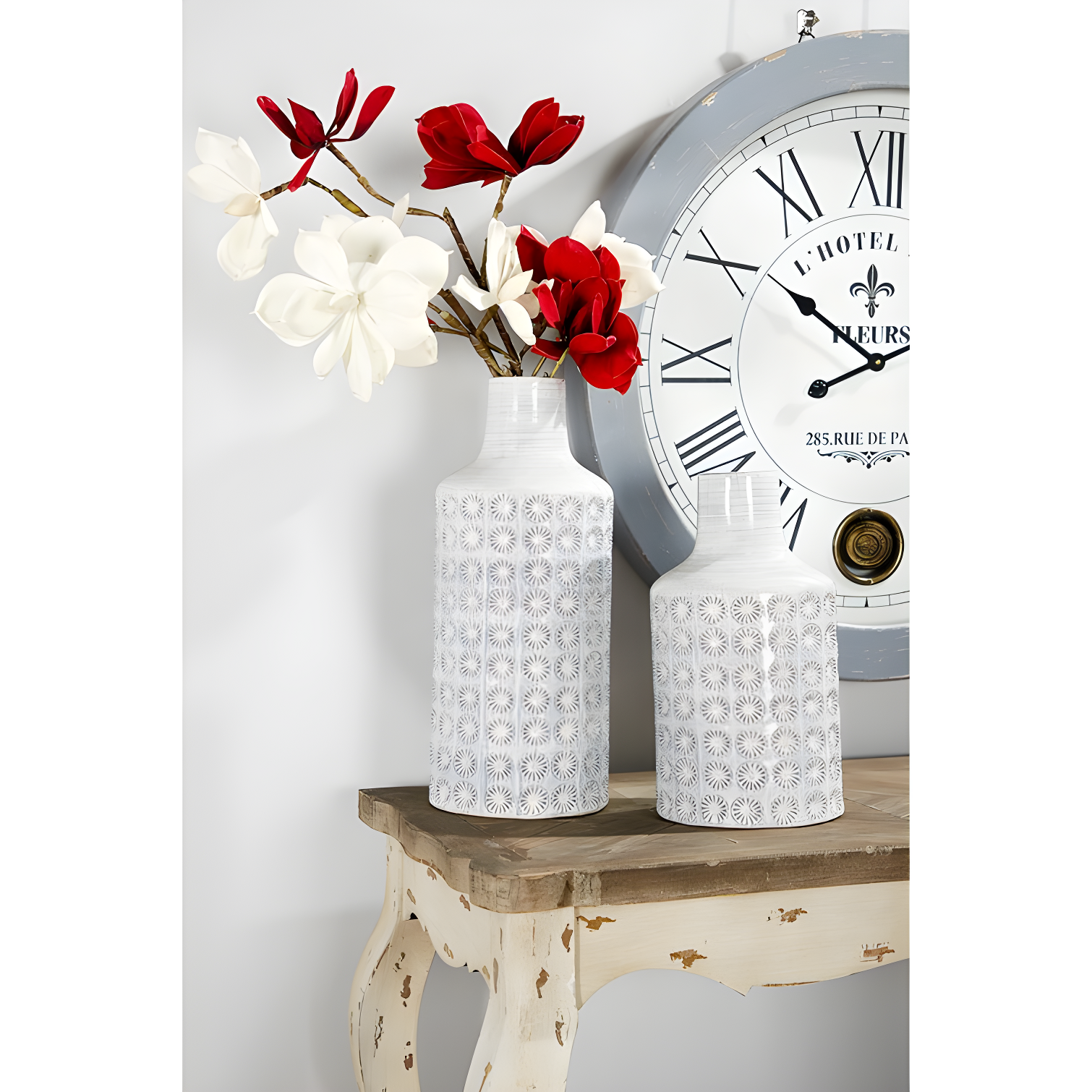 CosmoLiving by Cosmopolitan Porcelain Ceramic Floral Decorative Vase
