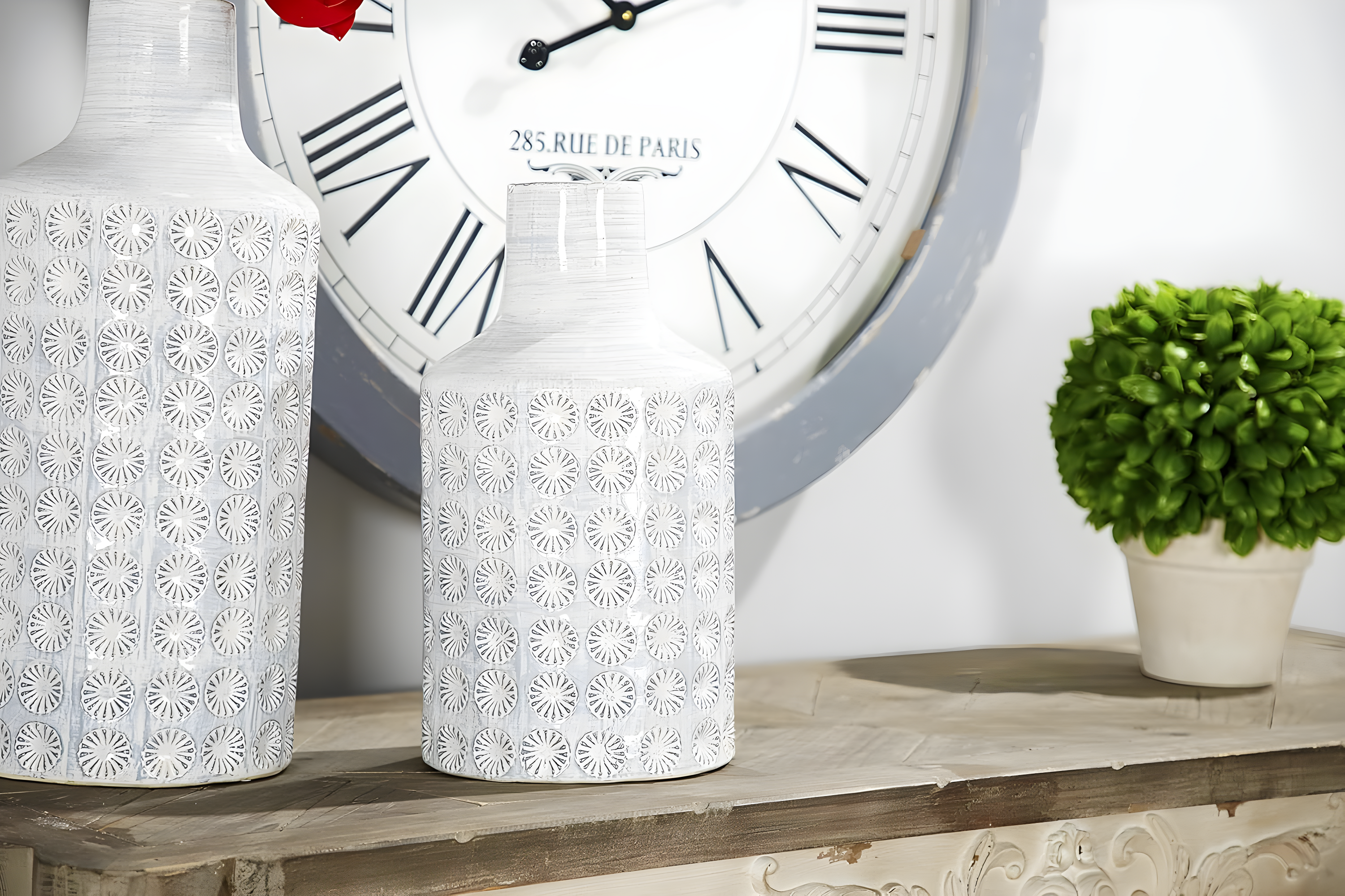 CosmoLiving by Cosmopolitan Porcelain Ceramic Floral Decorative Vase
