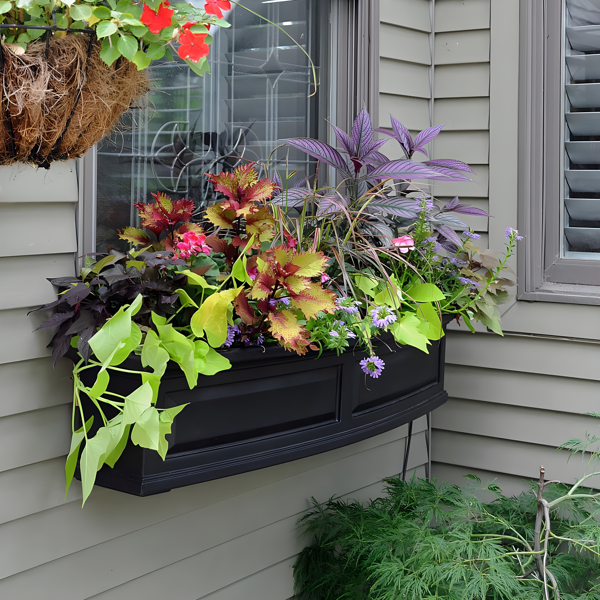 Nantucket Resin Window Box with Water Reservoir