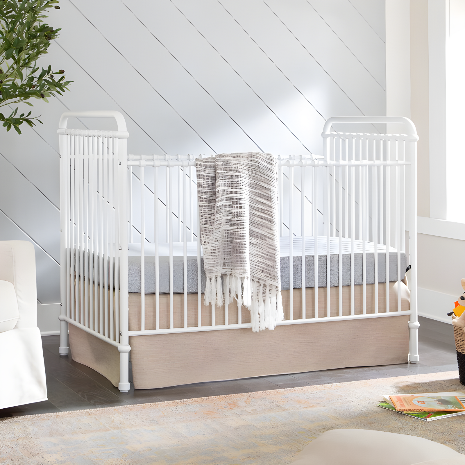Abigail Greenguard Gold Certified 3 -in-1 Convertible Crib