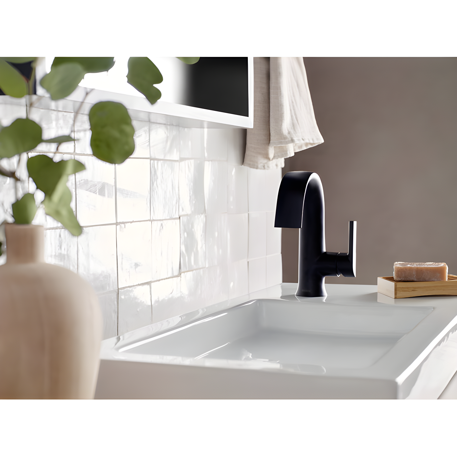 Doux Single Hole Bathroom Faucet with Drain Assembly