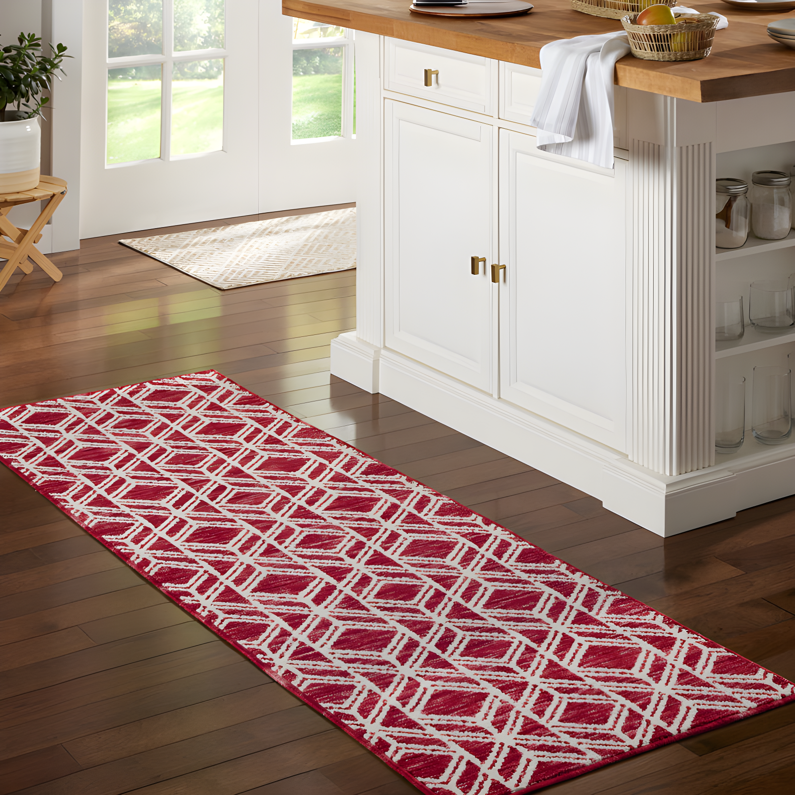 Town & Country Living TOWN & COUNTRY EVERYDAY Walker Modern Diamond Everwash Non-Slip Backing Kitchen Mat