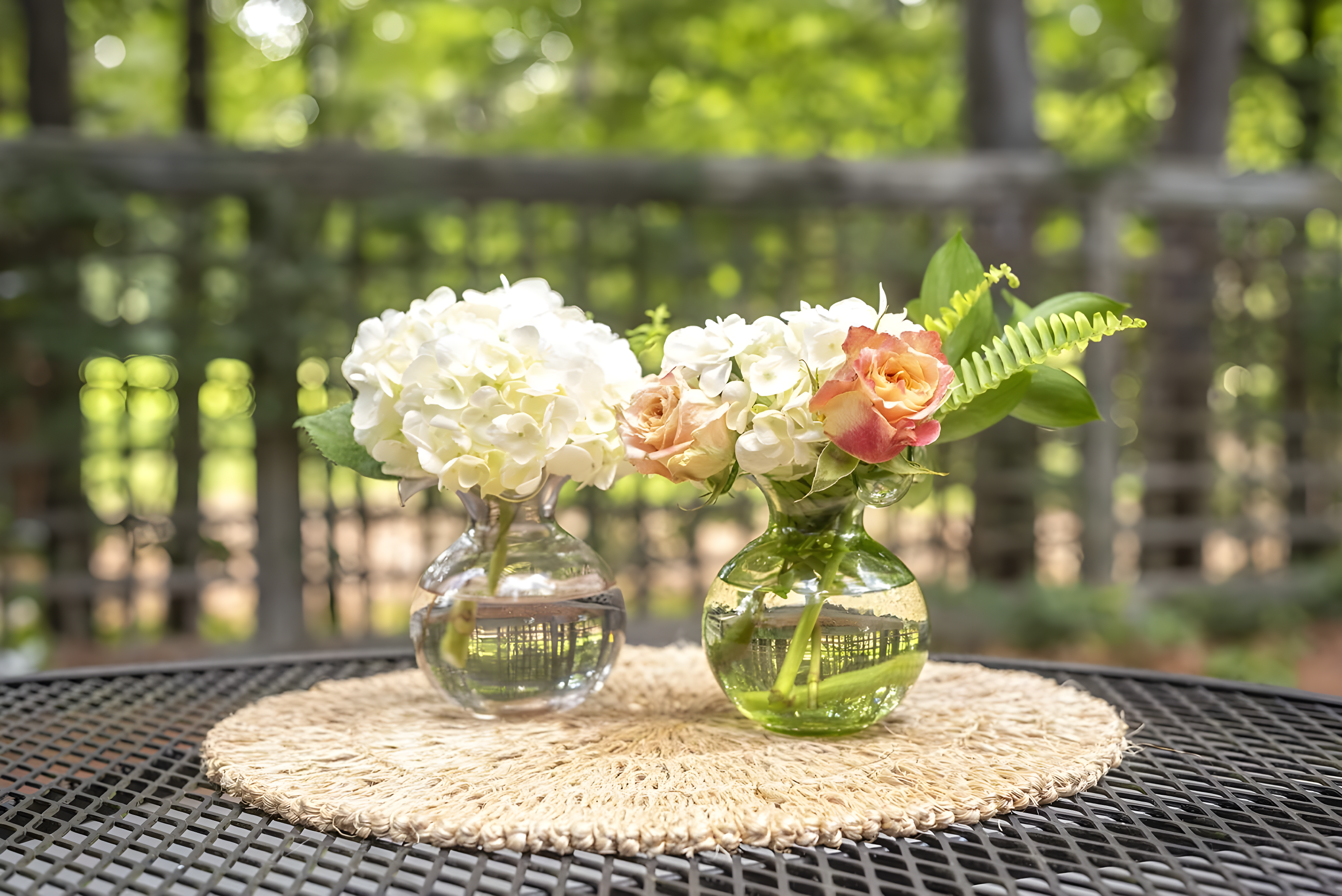VIETRI Hibiscus Handmade Glass Table Vase