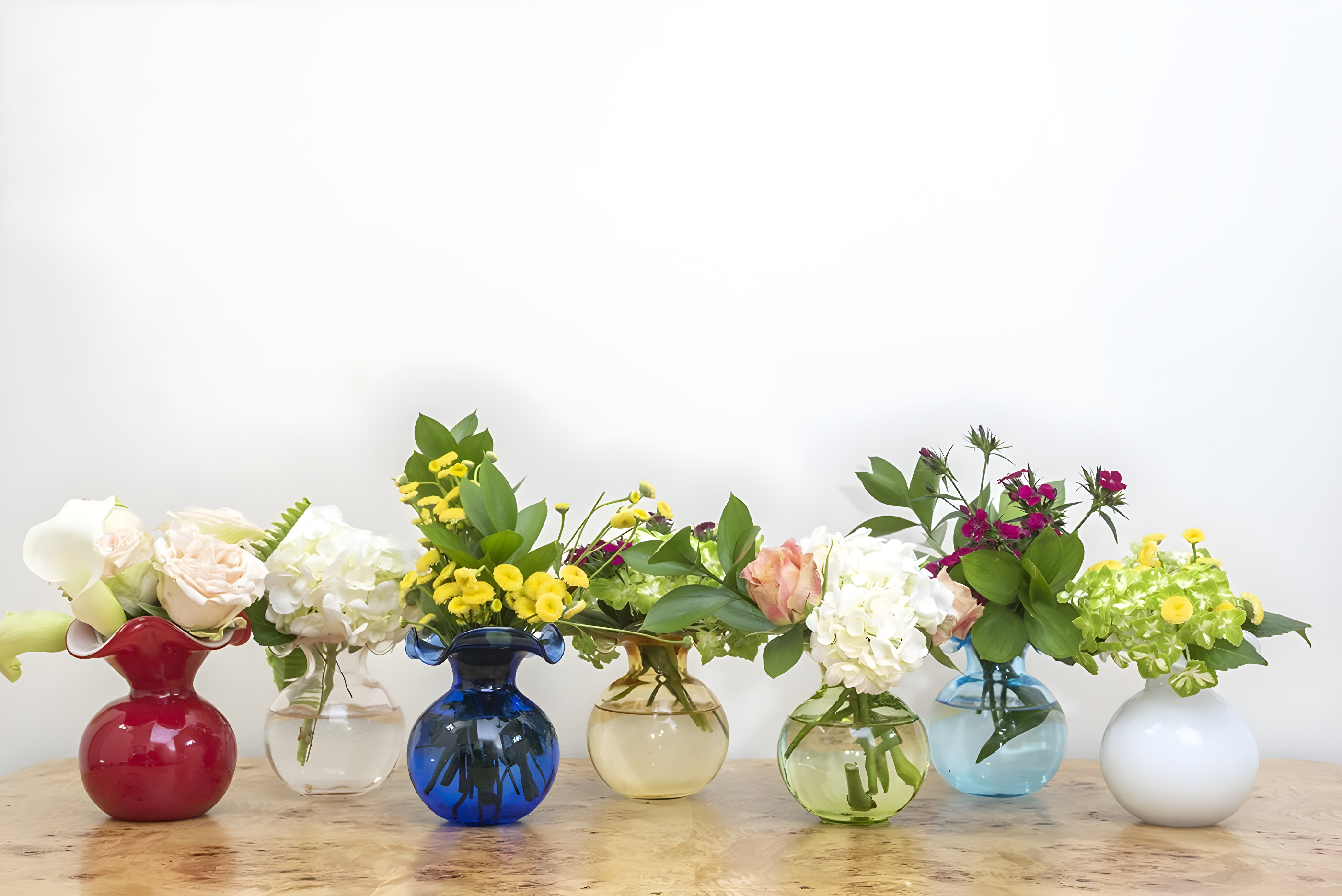 VIETRI Hibiscus Handmade Glass Table Vase