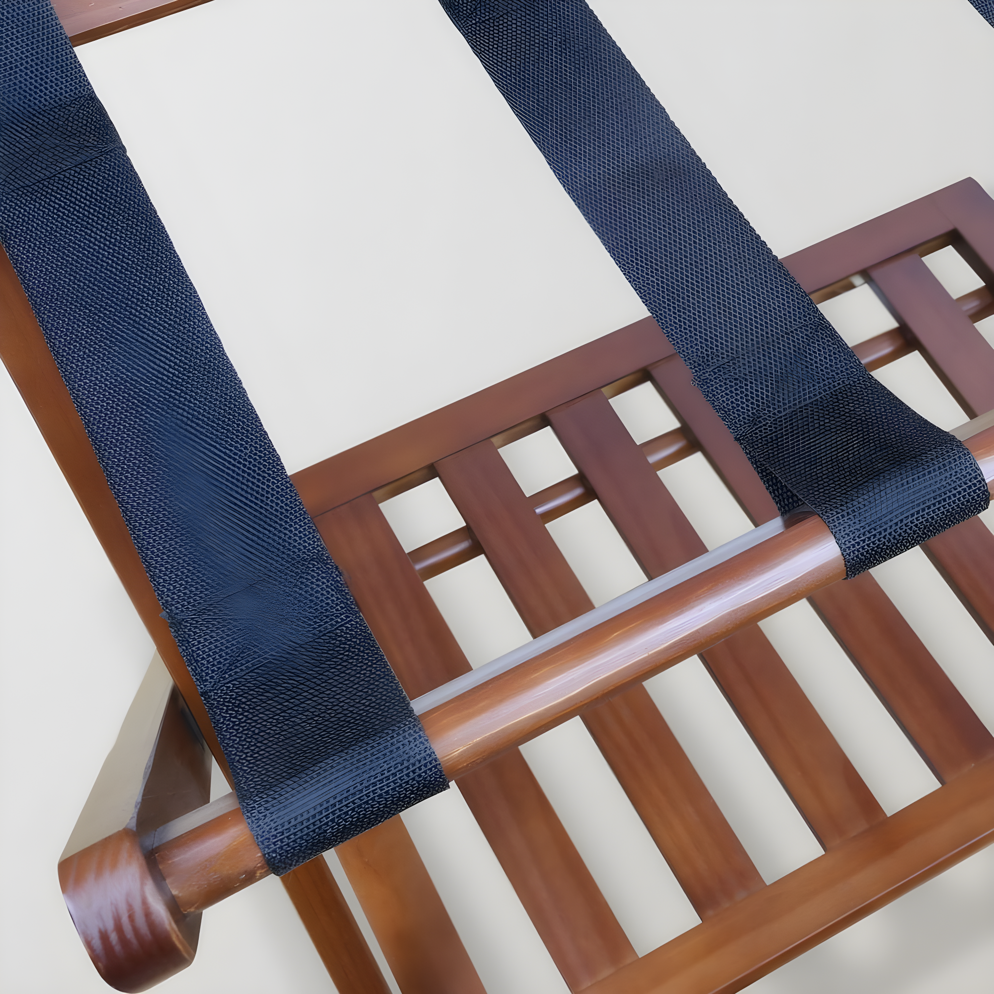 WRIWON Luggage Rack, 26.75" Wide with Shelf