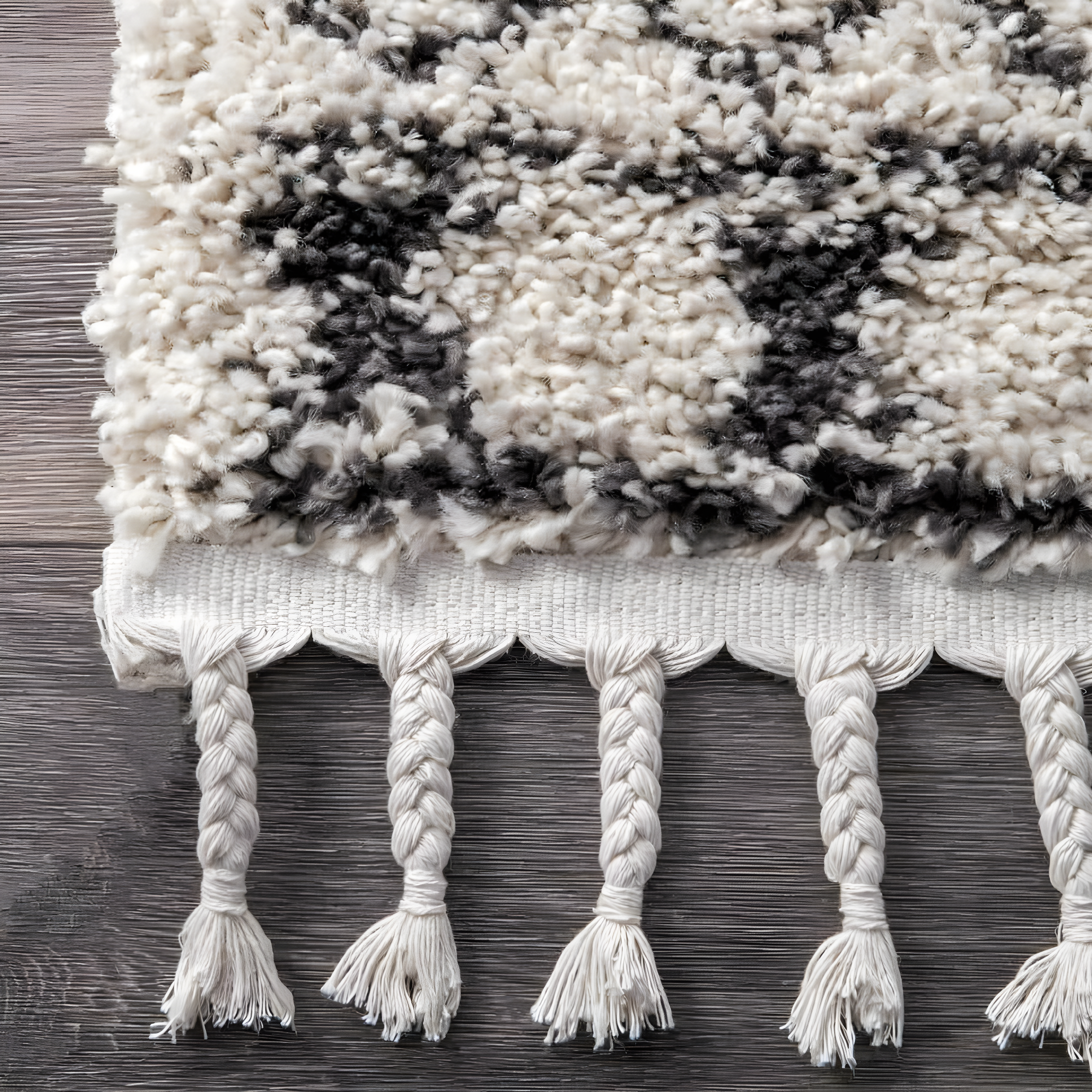 Nuloom Vasiliki Geometric 4x6 Shag Indoor Area Rug for Living Room Bedroom Dining Room Nursery, Off White/Charcoal
