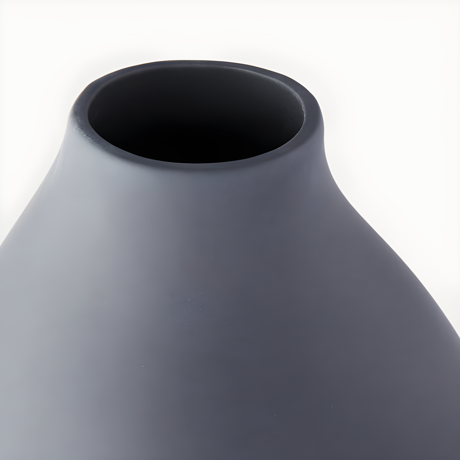 NONA Porcelain Table Vase