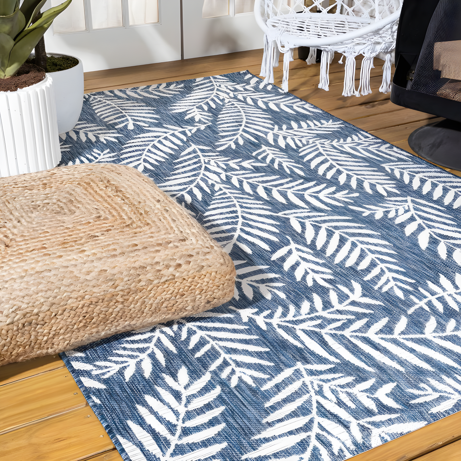 4'x6' Nevis Palm Frond Indoor/Outdoor Area Rug, Navy/Ivory - JONATHAN Y