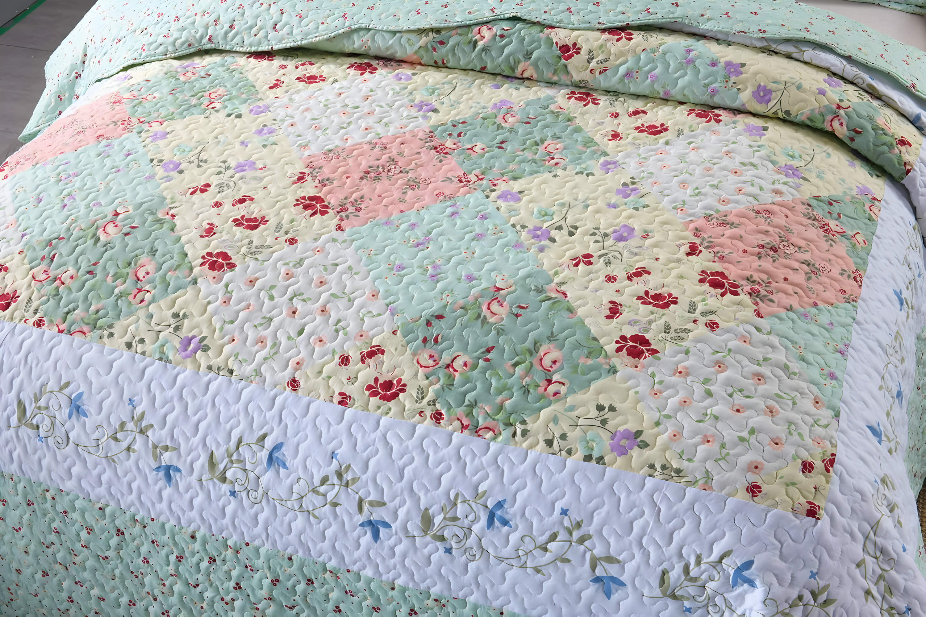 MarCielo Floral Quilt Set