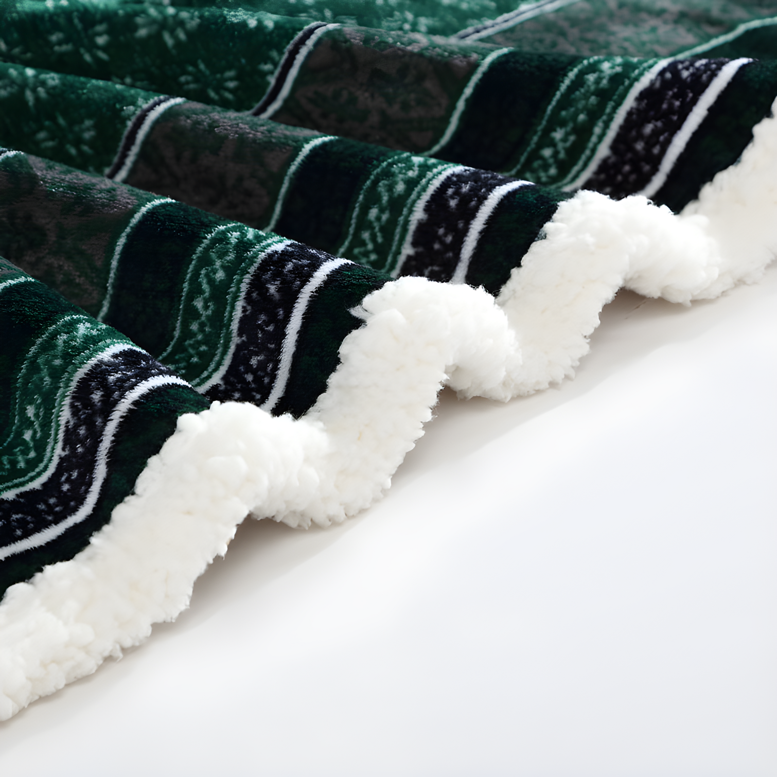 Eddie Bauer Eddie Bauer Plush Plaid Sherpa Reversible Blanket