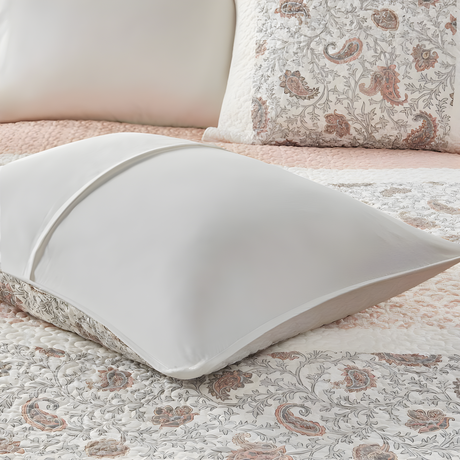 Madison Park Dawn 6 Piece Cotton Percale Quilt Set with Throw Pillows