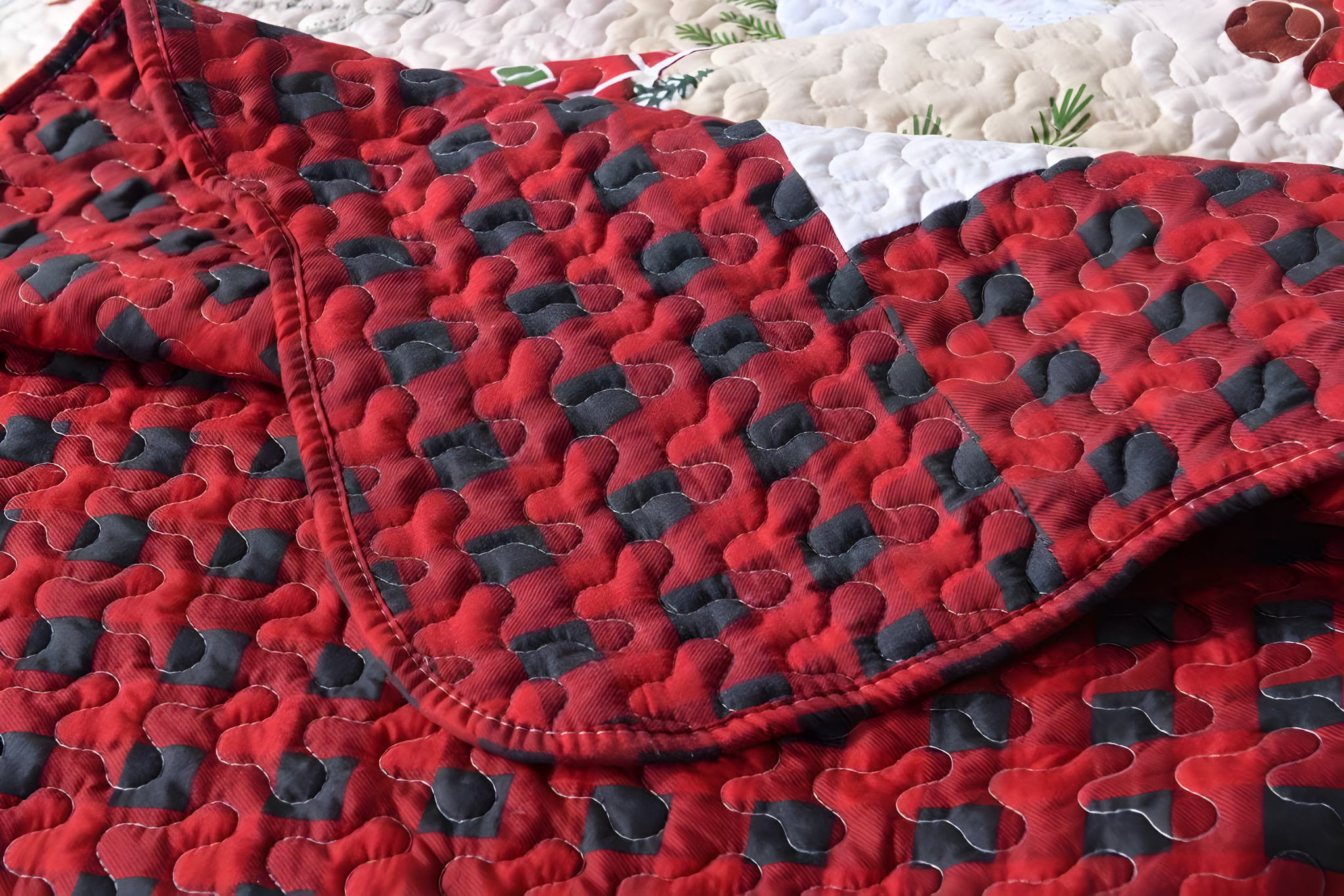 MarCielo  Christmas Patterned Red and Green 3-piece Quilt Set Queen