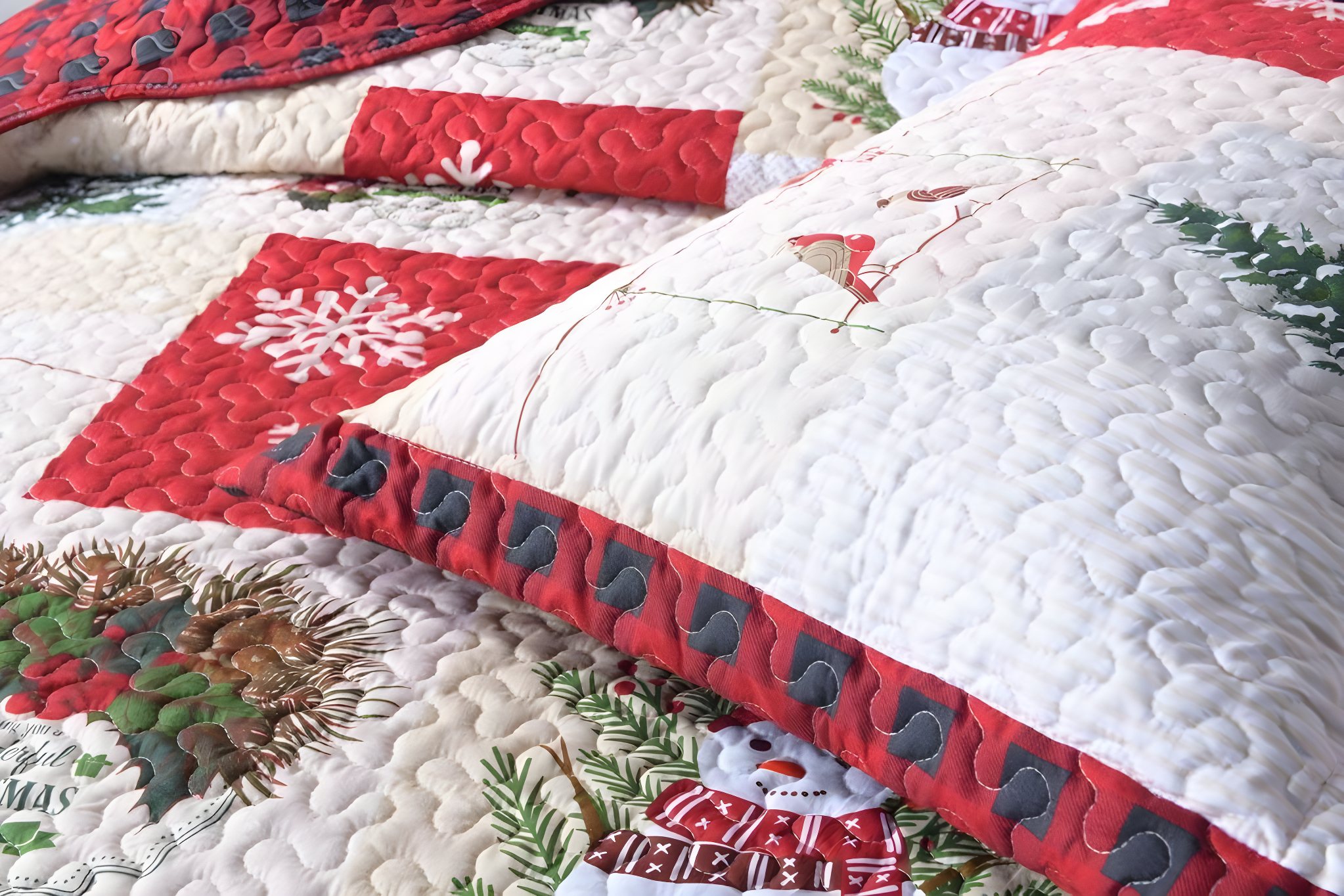 MarCielo  Christmas Patterned Red and Green 3-piece Quilt Set Queen