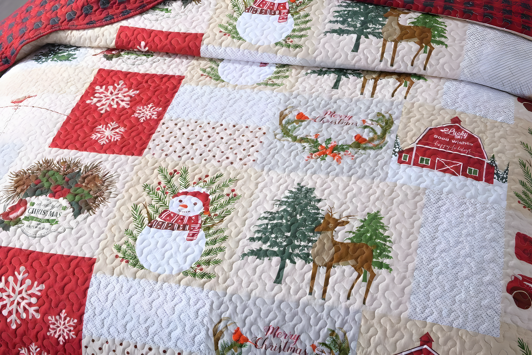 MarCielo  Christmas Patterned Red and Green 3-piece Quilt Set Queen