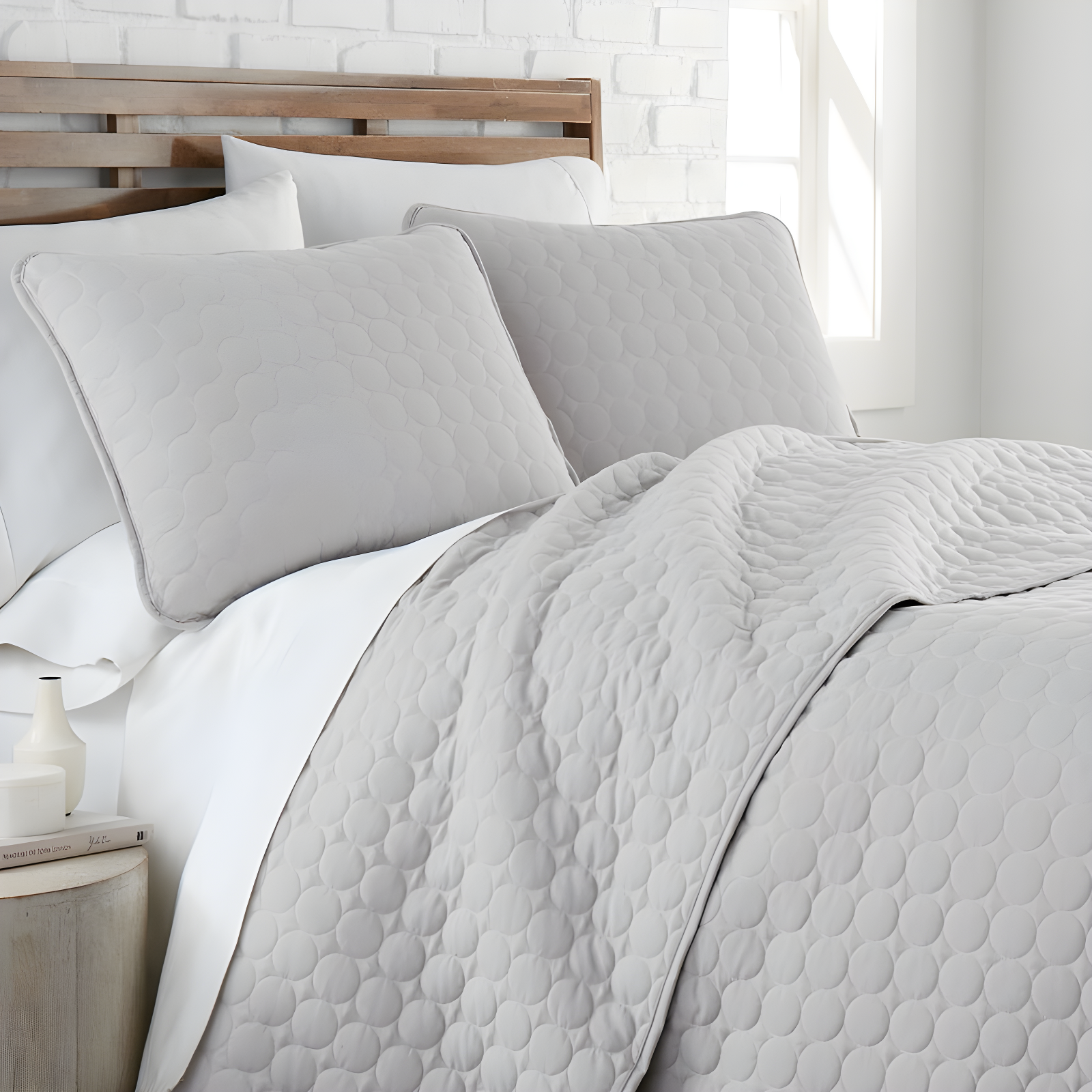SouthShore Fine Linens Southshore Fine Linens Lightweight Oversized Reversible Quilt Set with shams