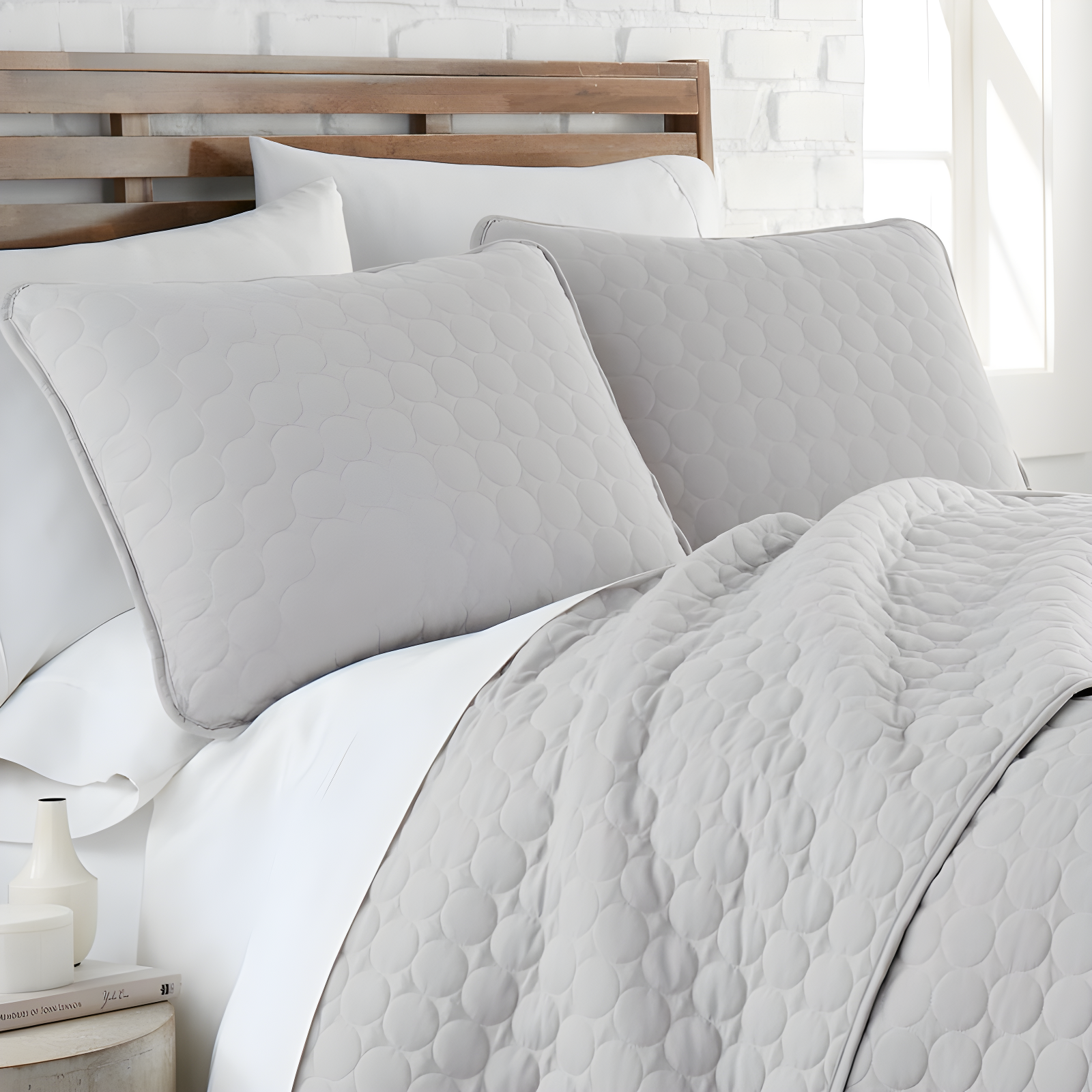 SouthShore Fine Linens Southshore Fine Linens Lightweight Oversized Reversible Quilt Set with shams