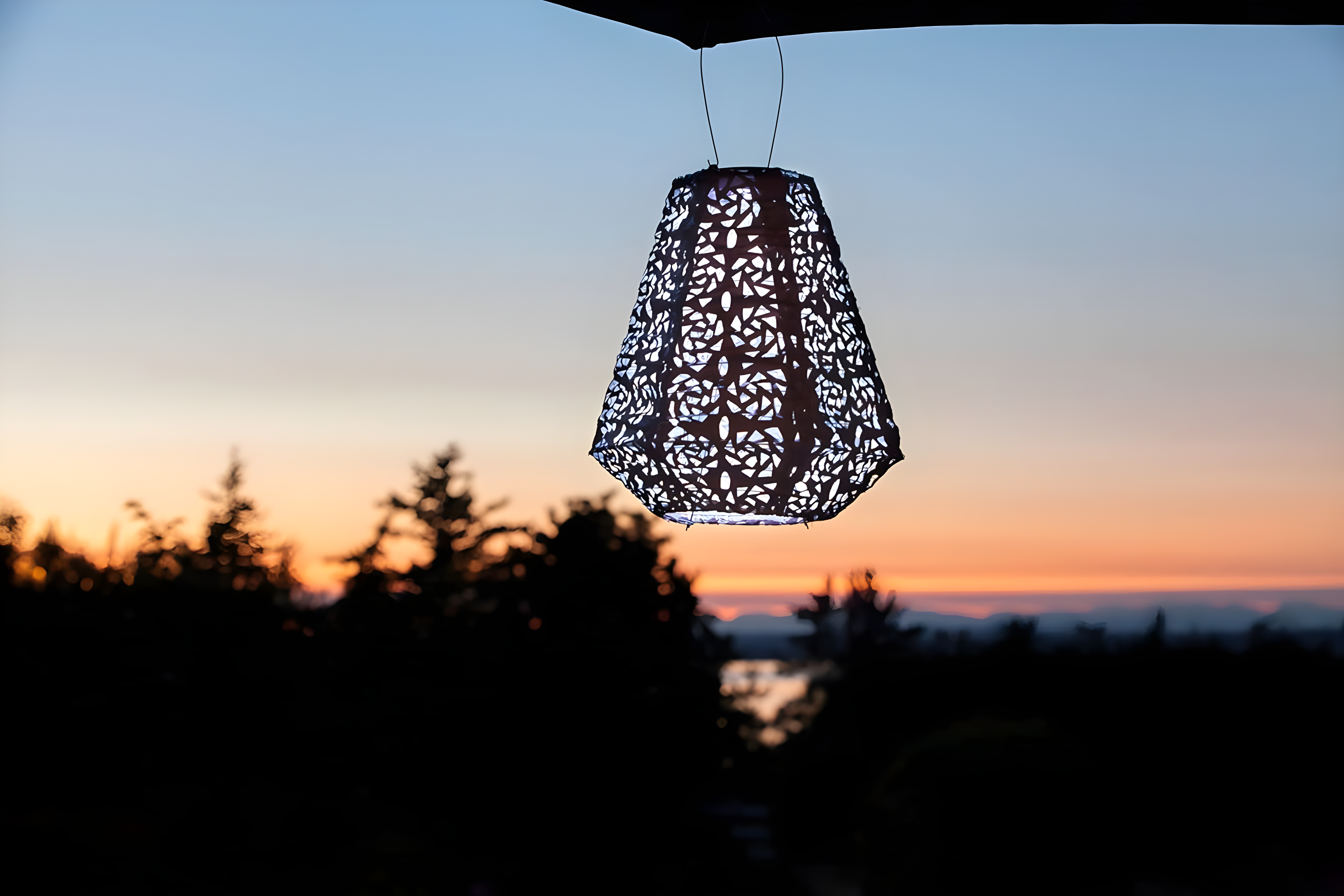 11'' Solar Powered Integrated LED Outdoor Lantern