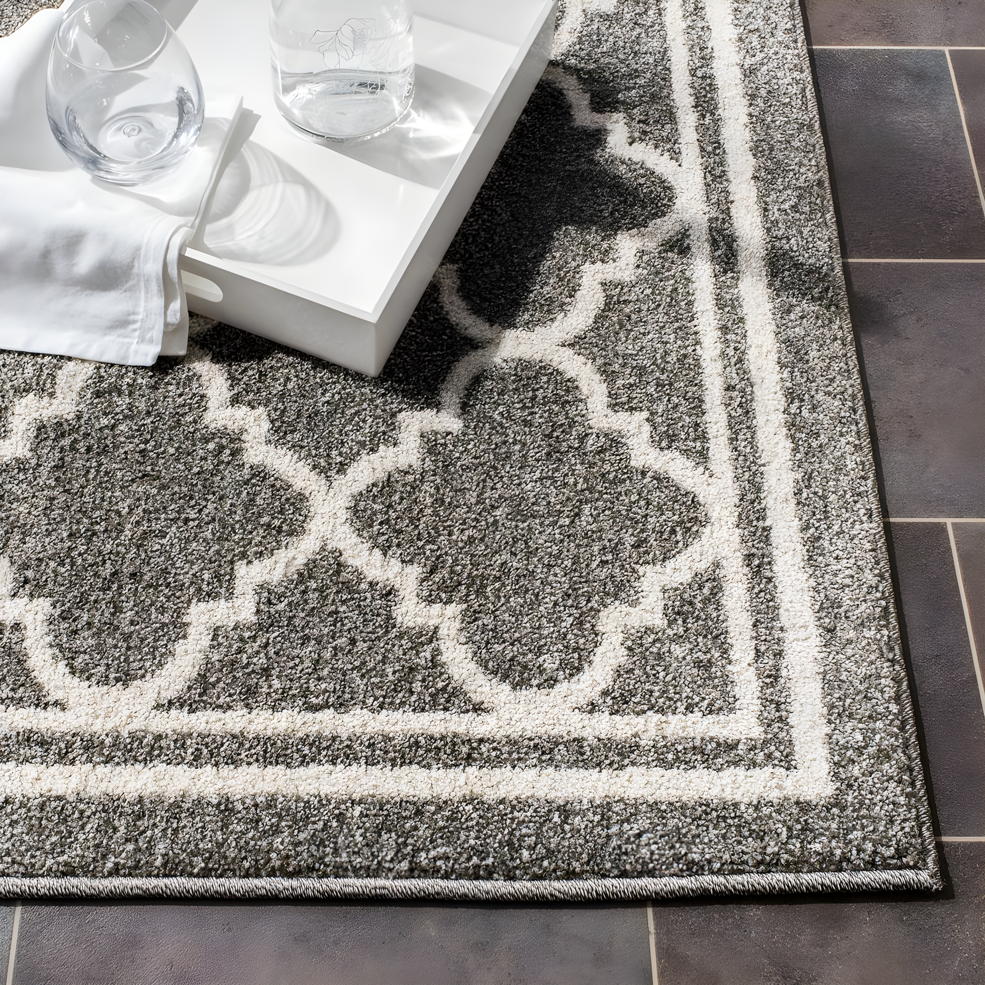 Amherst AMT422 Power Loomed Indoor Area Rug - Dark Grey/Beige - 4'x6' - Safavieh