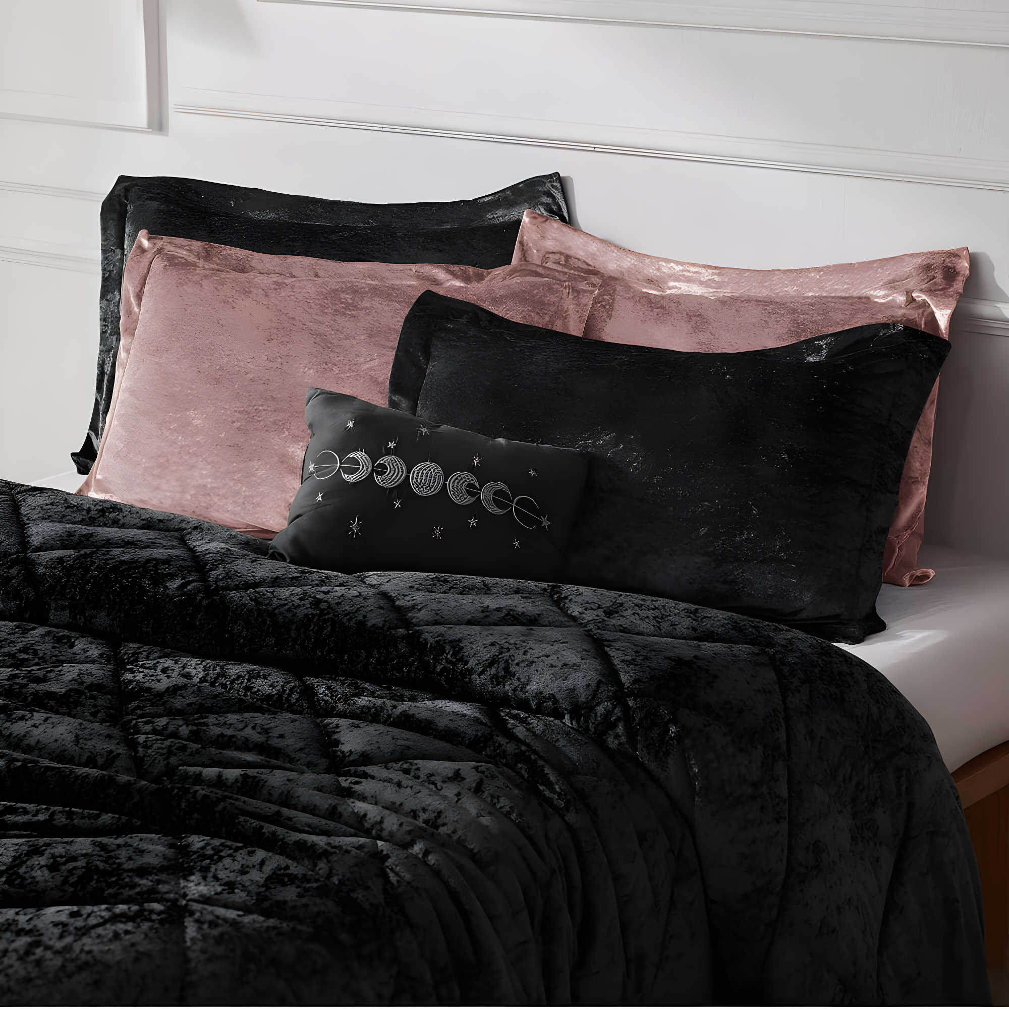 Intelligent Design Felicia Crushed Velvet Comforter Set with Throw Pillow