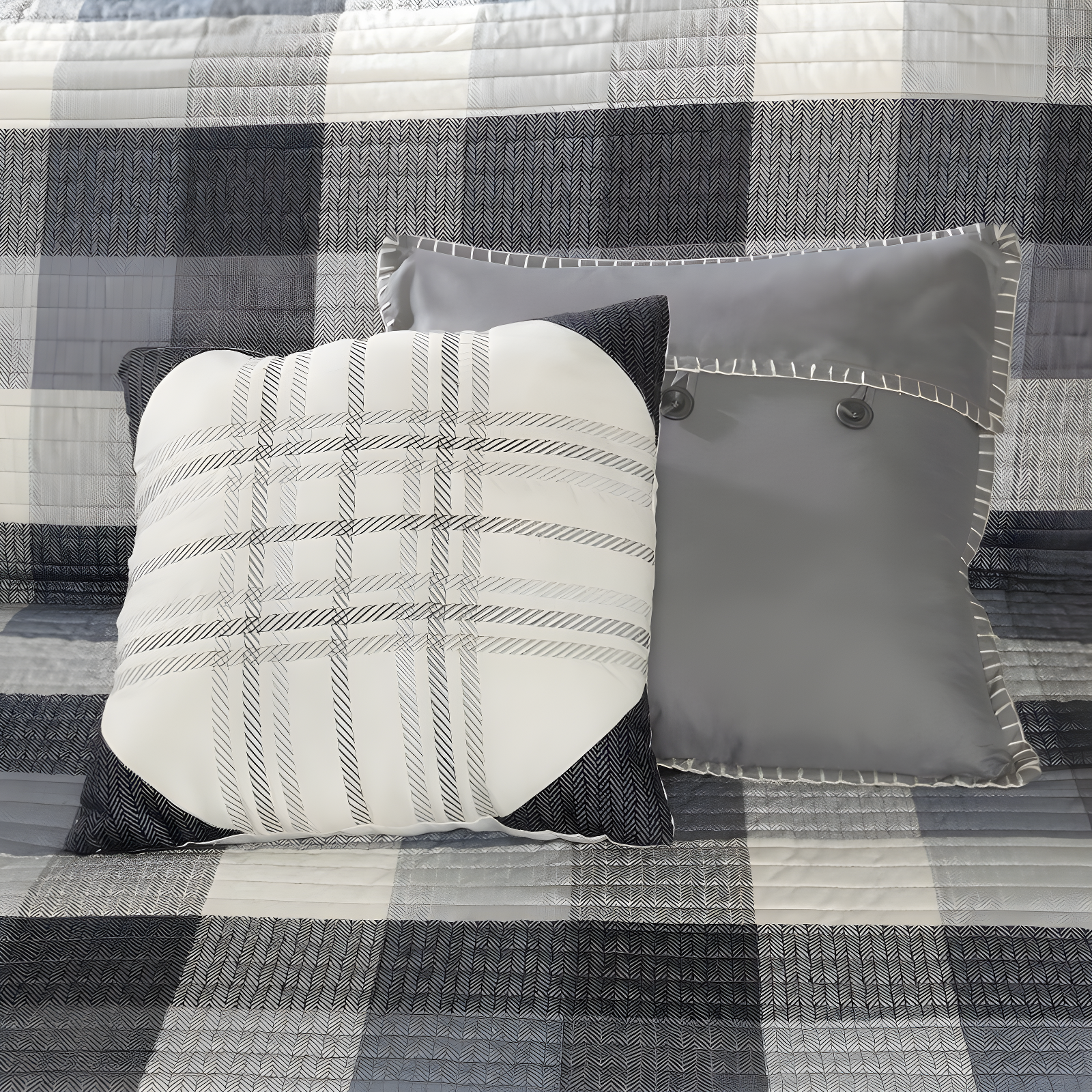 Madison Park Ridge 6 Piece Printed Herringbone Quilt Set with Throw Pillows