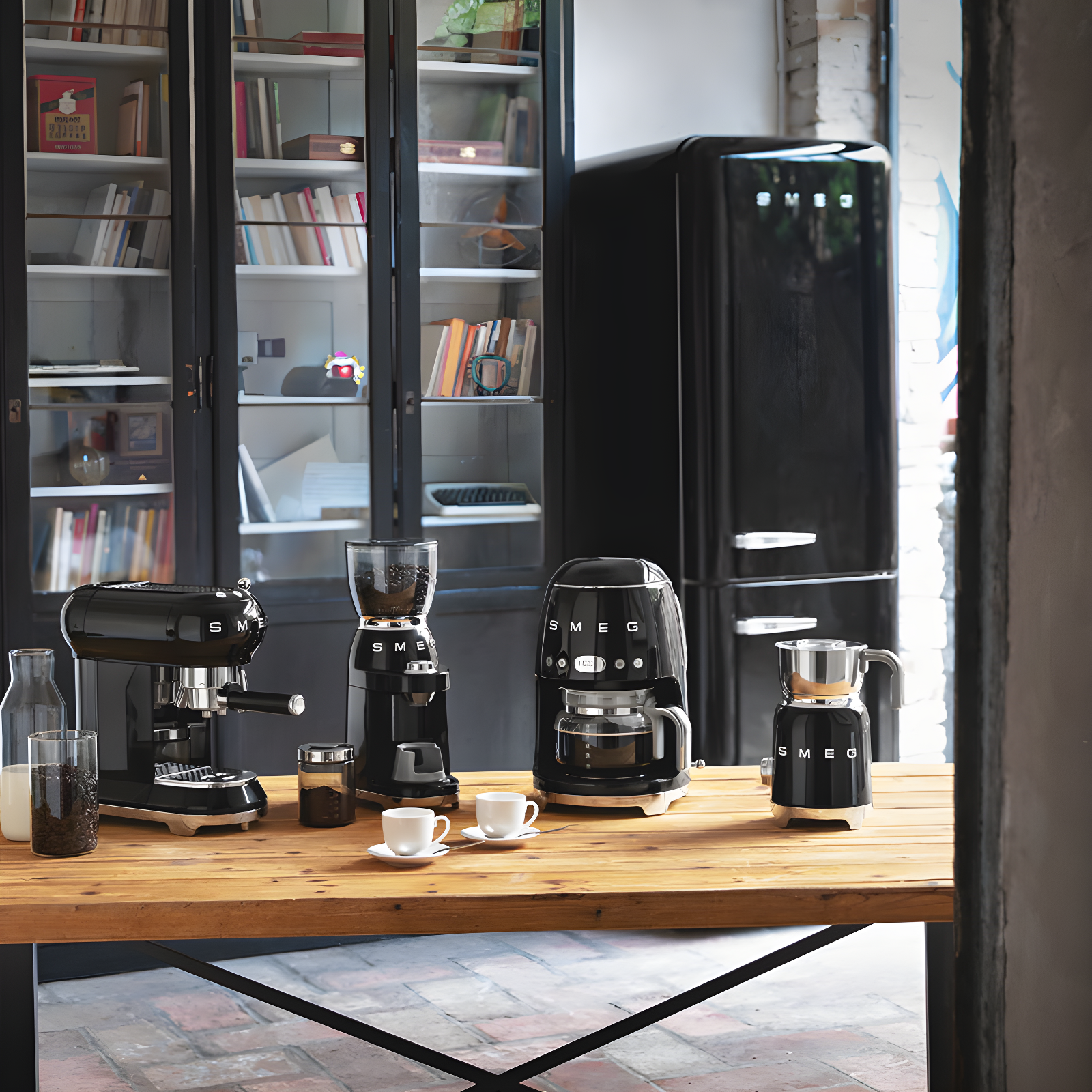 SMEG Black Milk Frother