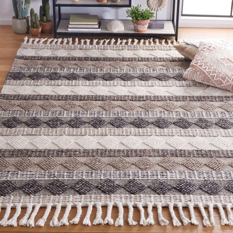 Ivory Braided Wool Artisan Hand-Woven 5' x 8' Rug