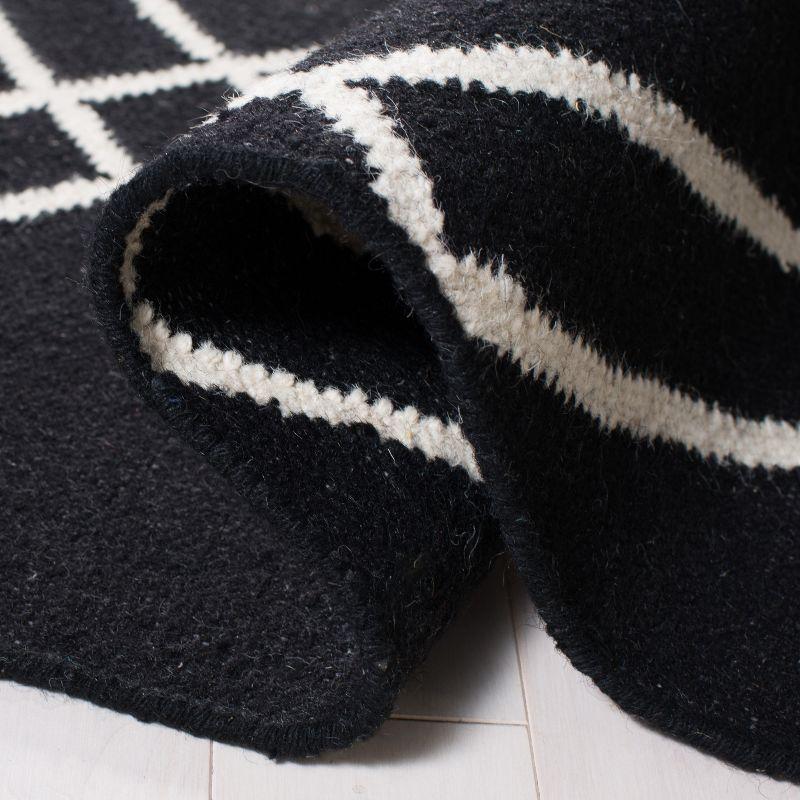 Dhurries DHU638 Hand Woven Accent Rug - Black/Ivory - 2'6"x4' - Safavieh.