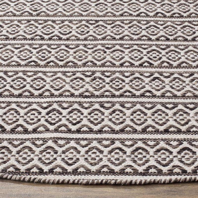 Montauk MTK341 Hand Woven Indoor Area Rug - Ivory/Black - 4' Round - Safavieh.
