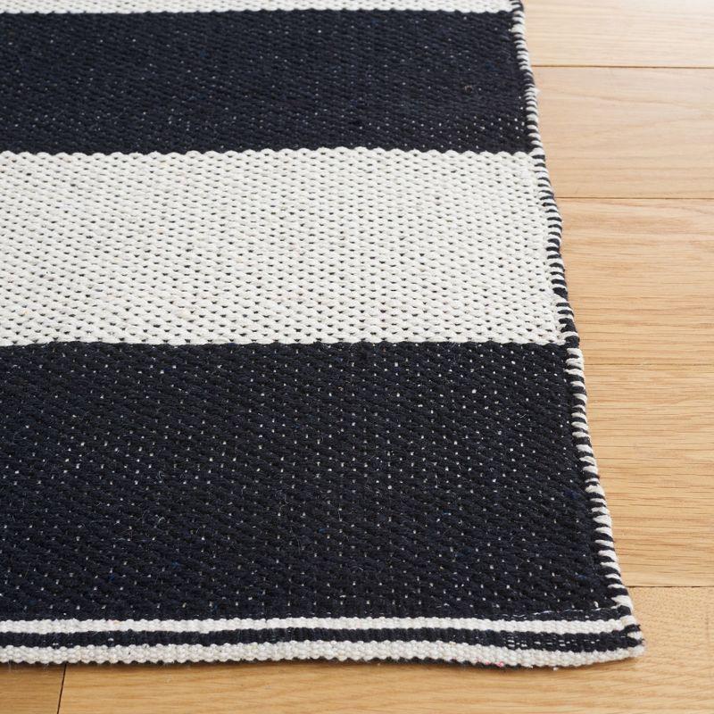 Coastal Charm Handwoven Black and Ivory Cotton Area Rug - 5'x8'