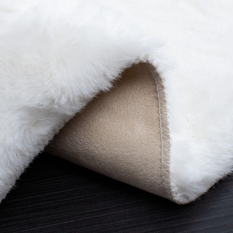 Faux Sheep Skin FSS515 Power Loomed Indoor Accent Rug - Ivory - 3'x5' - Safavieh