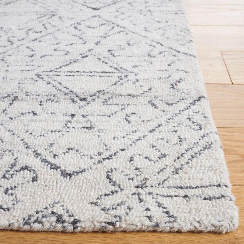 Casablanca CSB241 Hand Tufted Area Rug - Ivory/Black - 3'x5' - Safavieh..